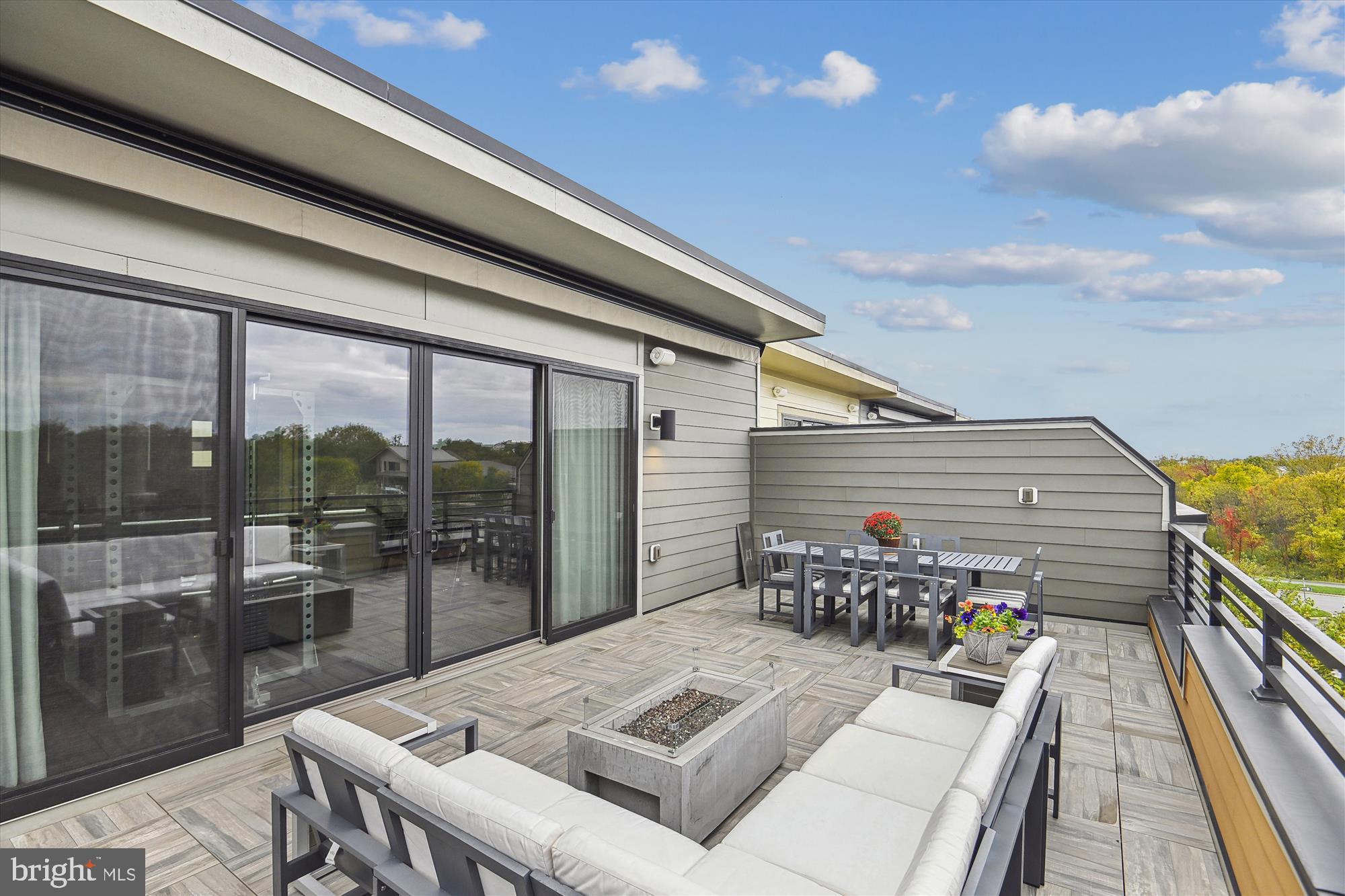 ONE LOUDOUN - Residential