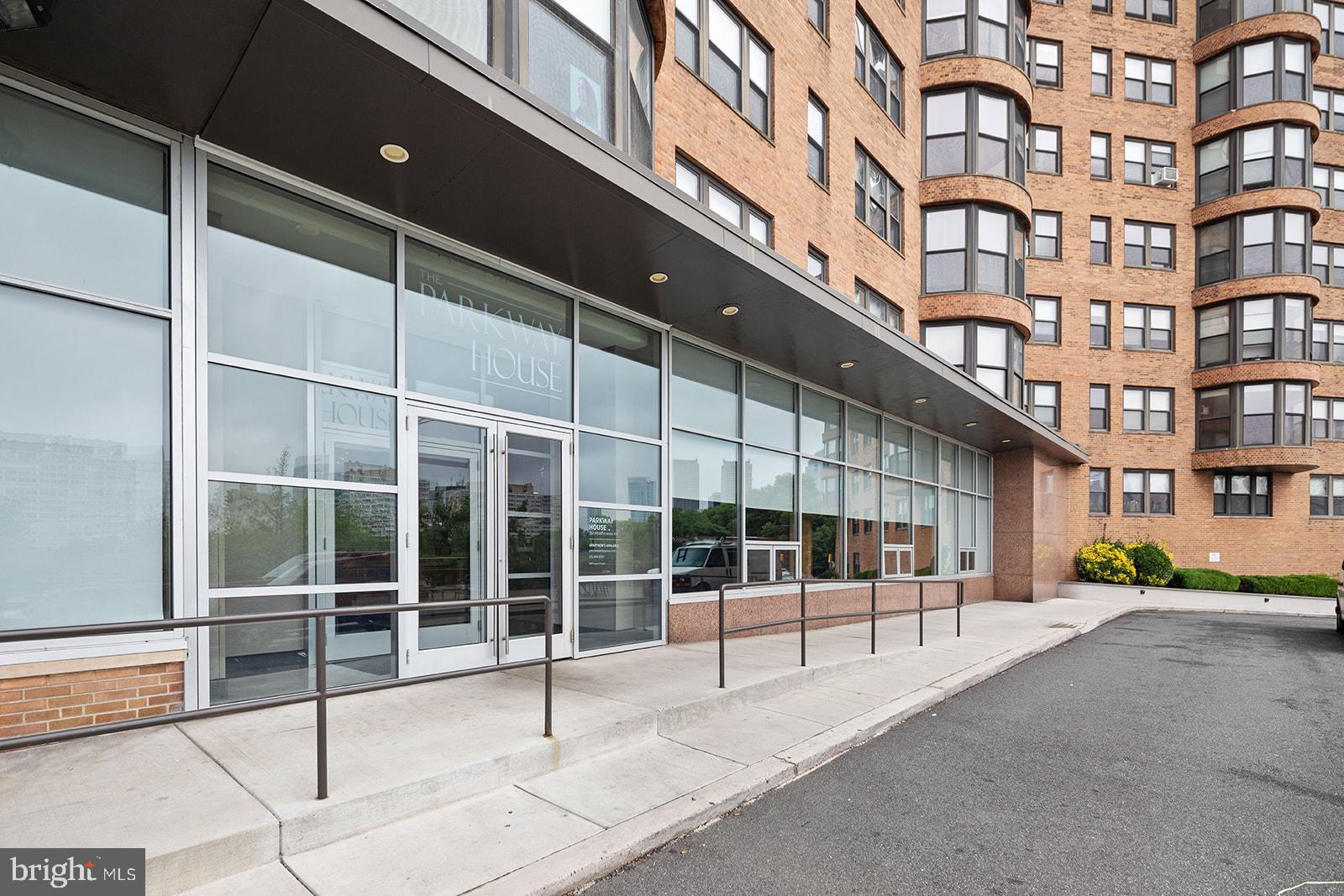 ART MUSEUM AREA - Residential Lease
