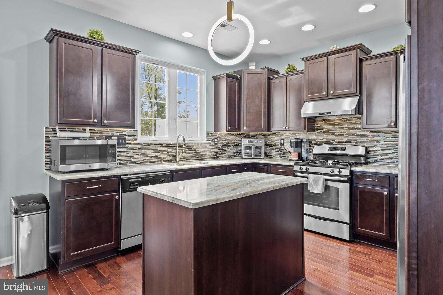 COUNTRY VIEW ESTATES - Residential