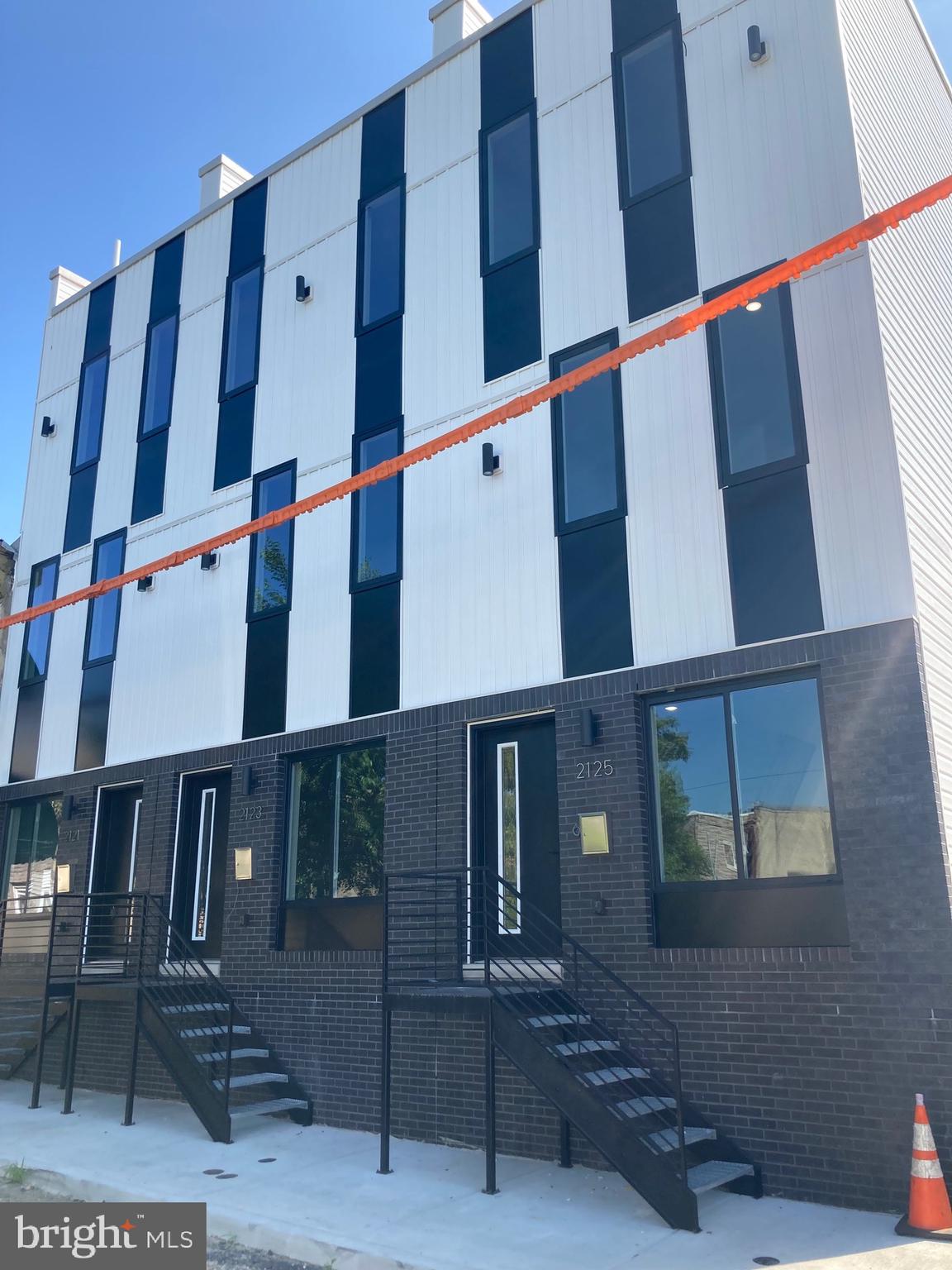 PORT RICHMOND - Residential Lease