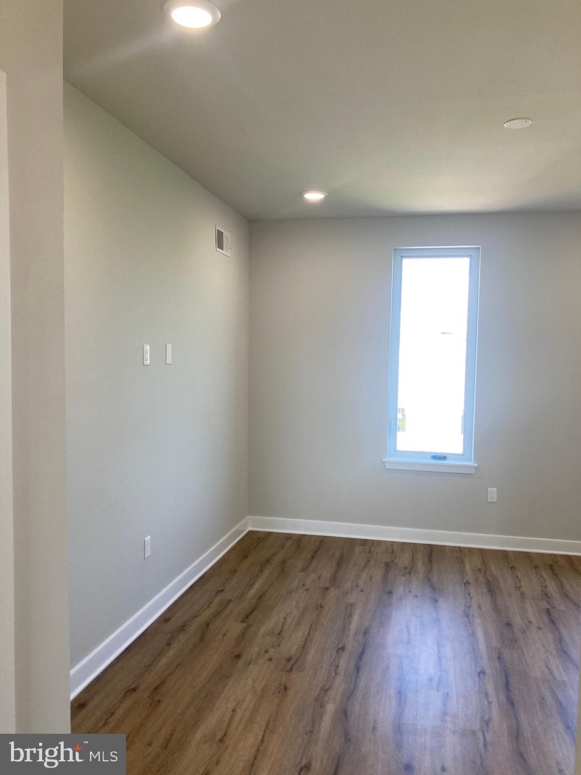 PORT RICHMOND - Residential Lease
