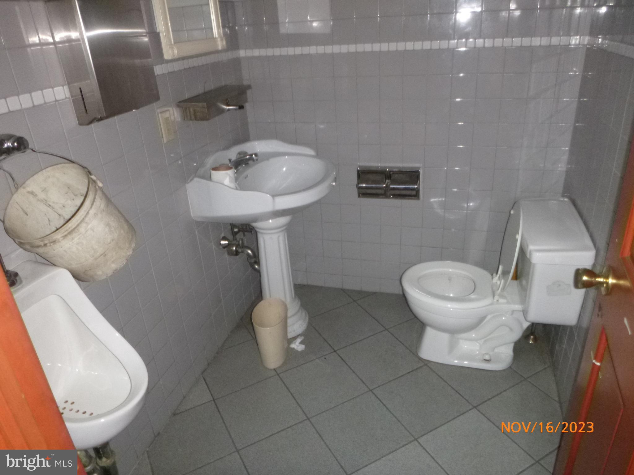 WILLOW GROVE - Commercial Sale