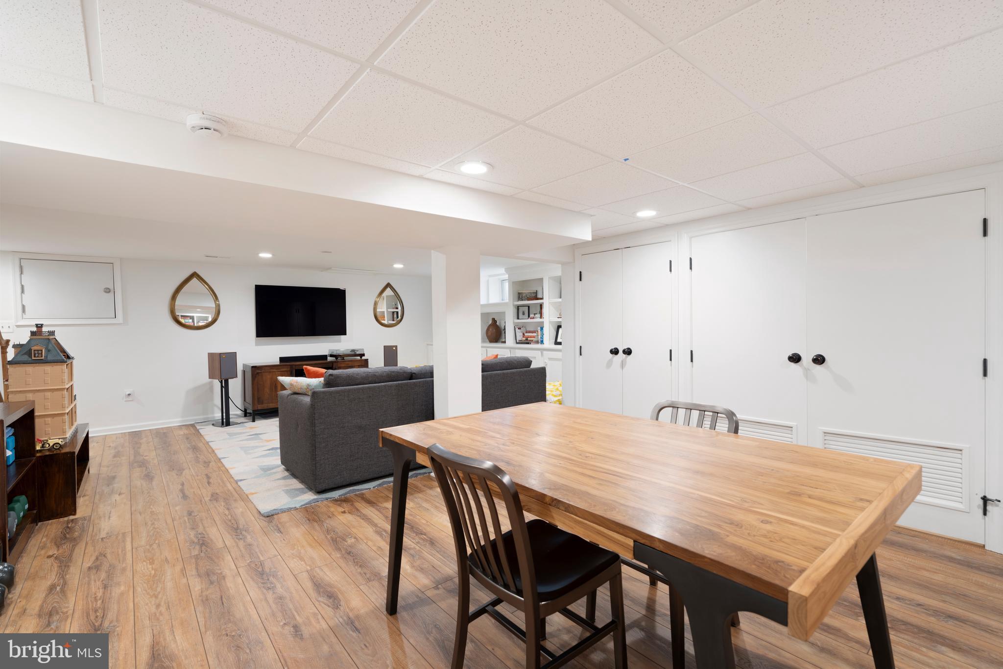 OAK LODGE - Residential