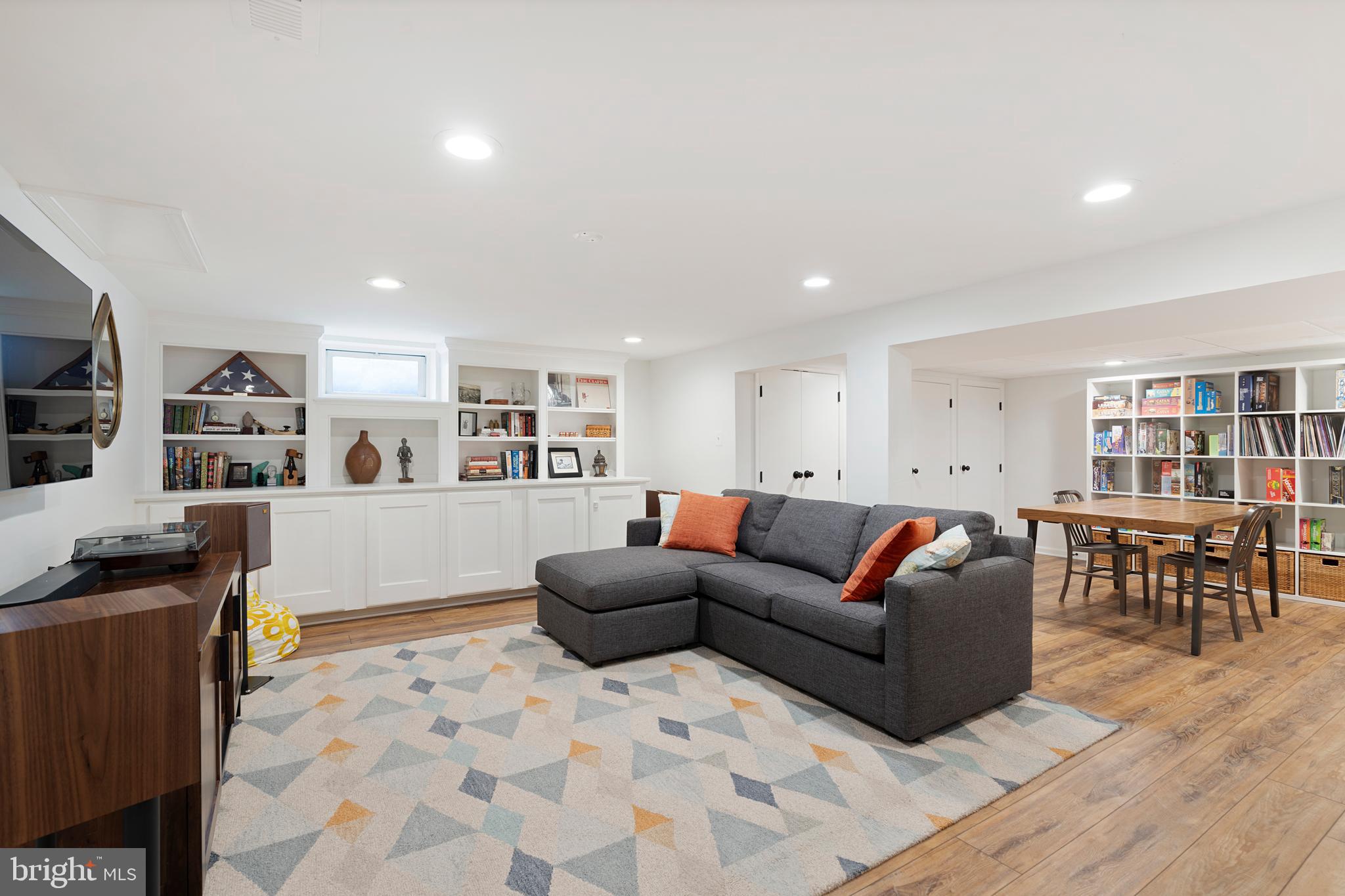 OAK LODGE - Residential
