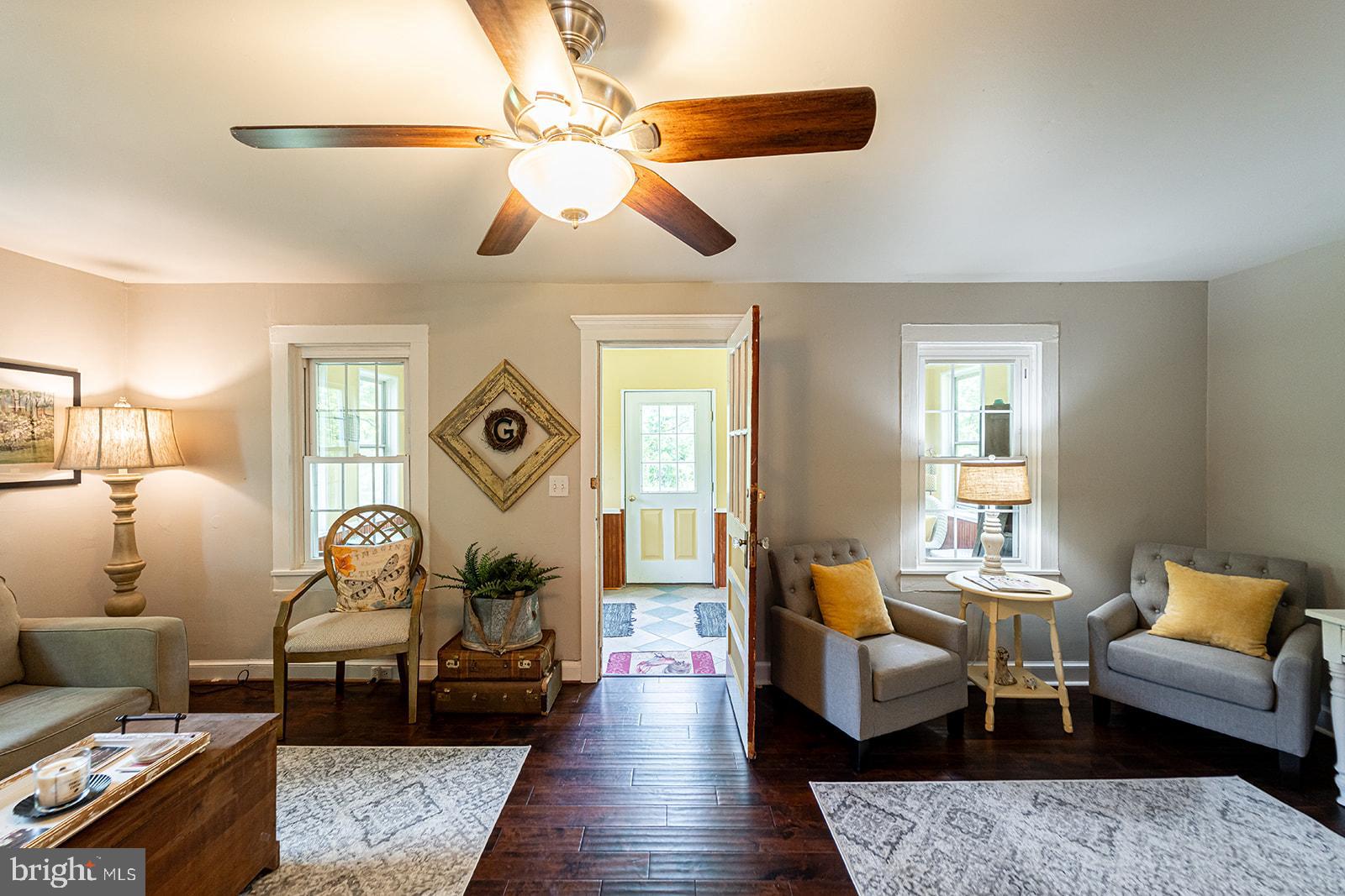 LOVETTSVILLE - Residential