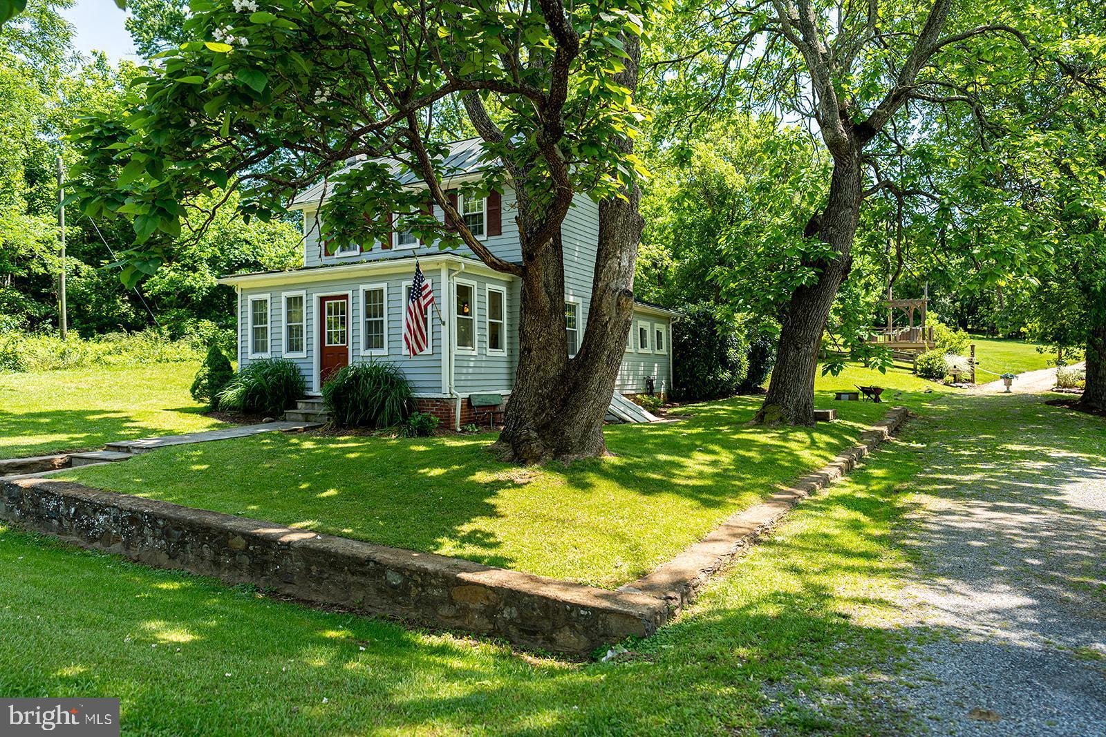 LOVETTSVILLE - Residential