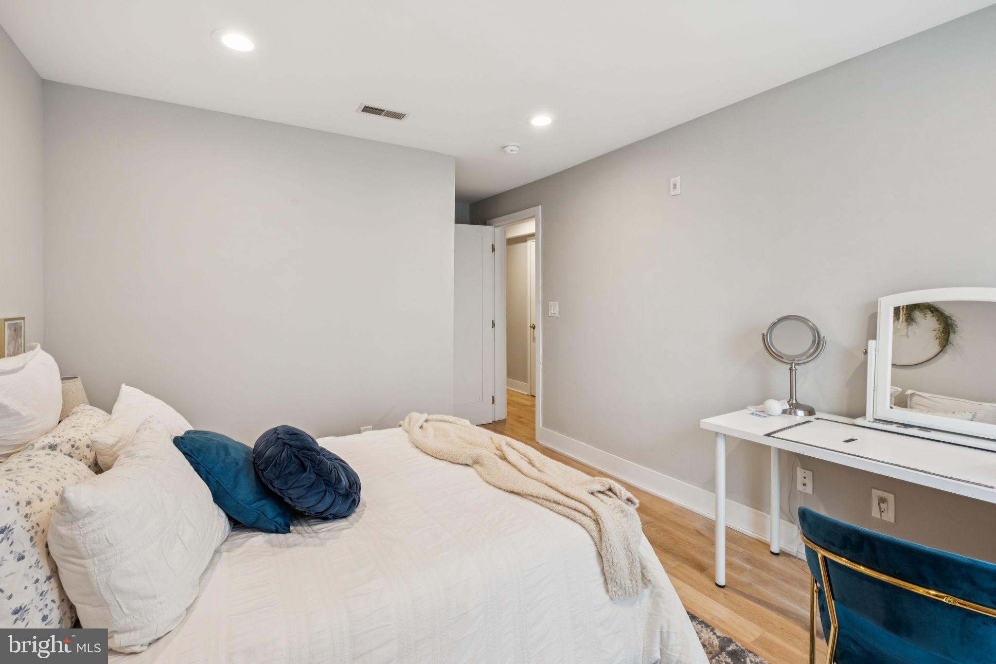 ART MUSEUM AREA - Residential Income
