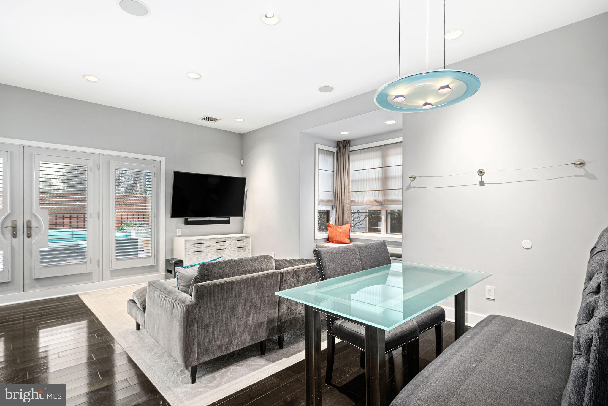 AVENUE OF THE ARTS - Residential