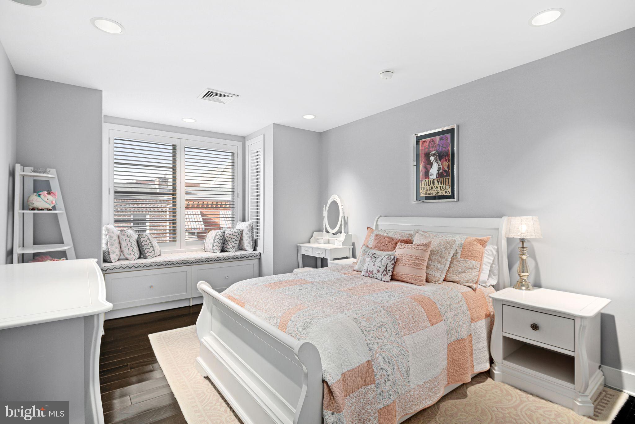 AVENUE OF THE ARTS - Residential