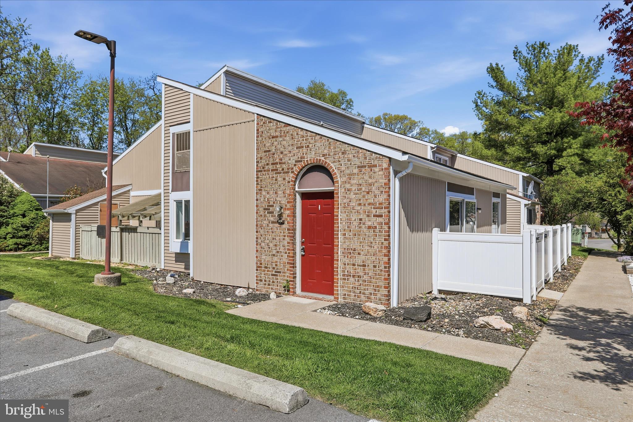 Newly renovated single-floor end-unit townhome with 2 bedrooms and 1 beautifully remodeled bath  with updated fixtures, sleek tile work, and large walkin shower; walk in closet in master; cathedral ceilings, fenced in patio that runs the length of the property with two separae sliding glass doors.  The updated kitchen includes quartz countertops and stainless steel appliances;  luxury vinyl plank flooring throughout the home.
Easy access to interstates and shopping.  Parking just outside of unit.