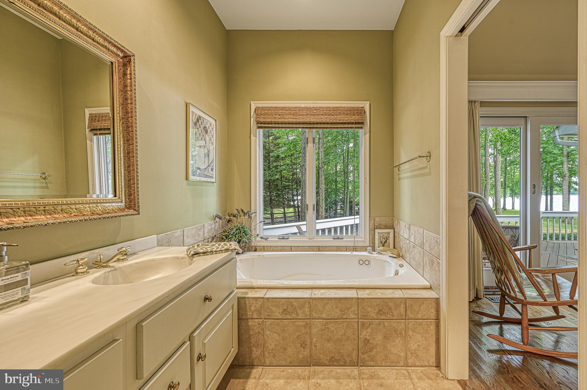 FOXWOOD MANOR - Residential
