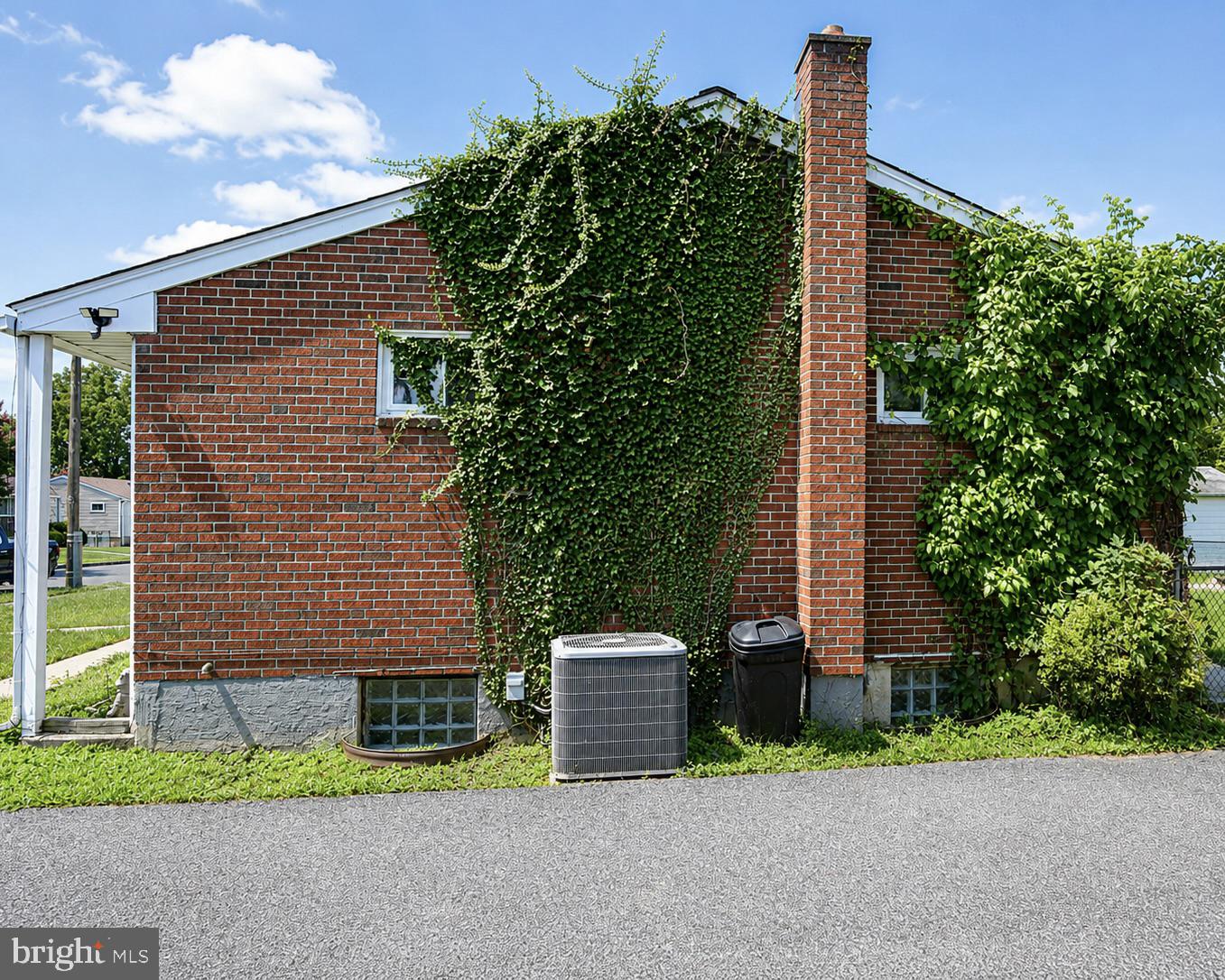 WINDSOR MILL MANOR - Residential