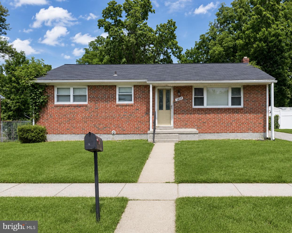 WINDSOR MILL MANOR - Residential