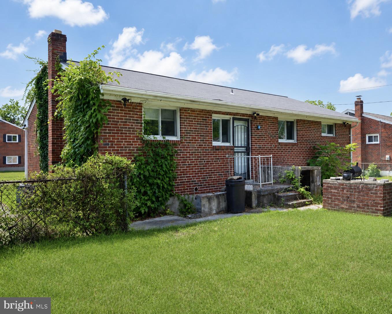 WINDSOR MILL MANOR - Residential