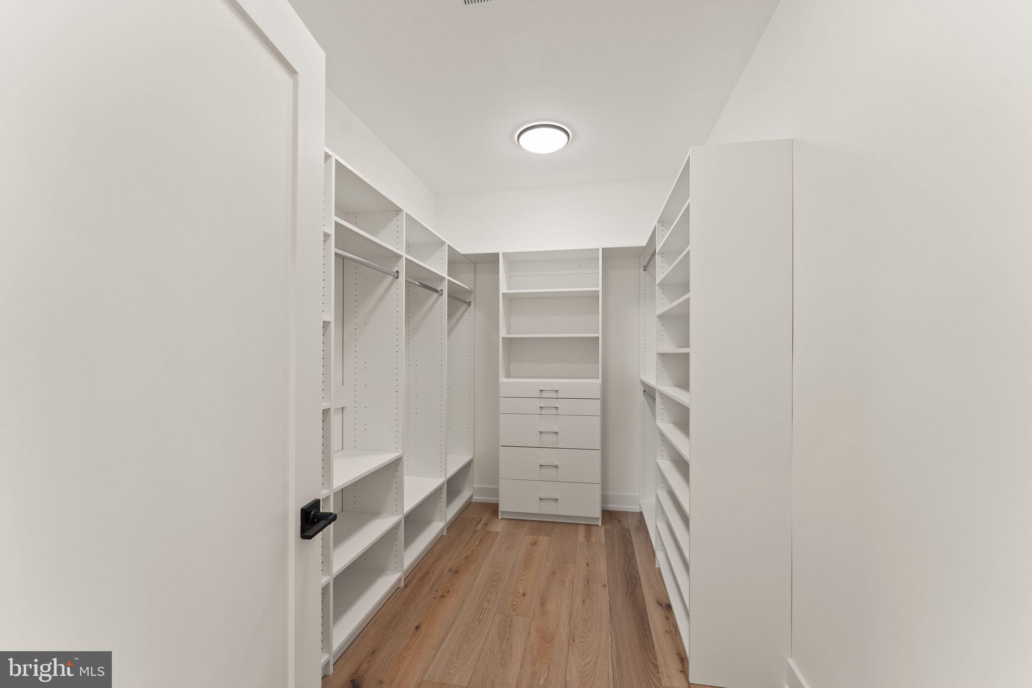 DEVON PARK - Residential