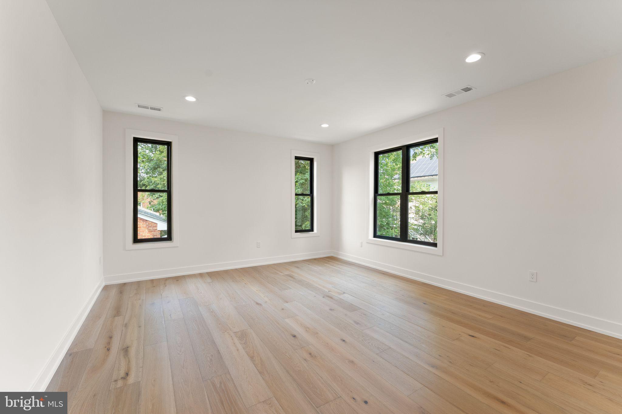 DEVON PARK - Residential