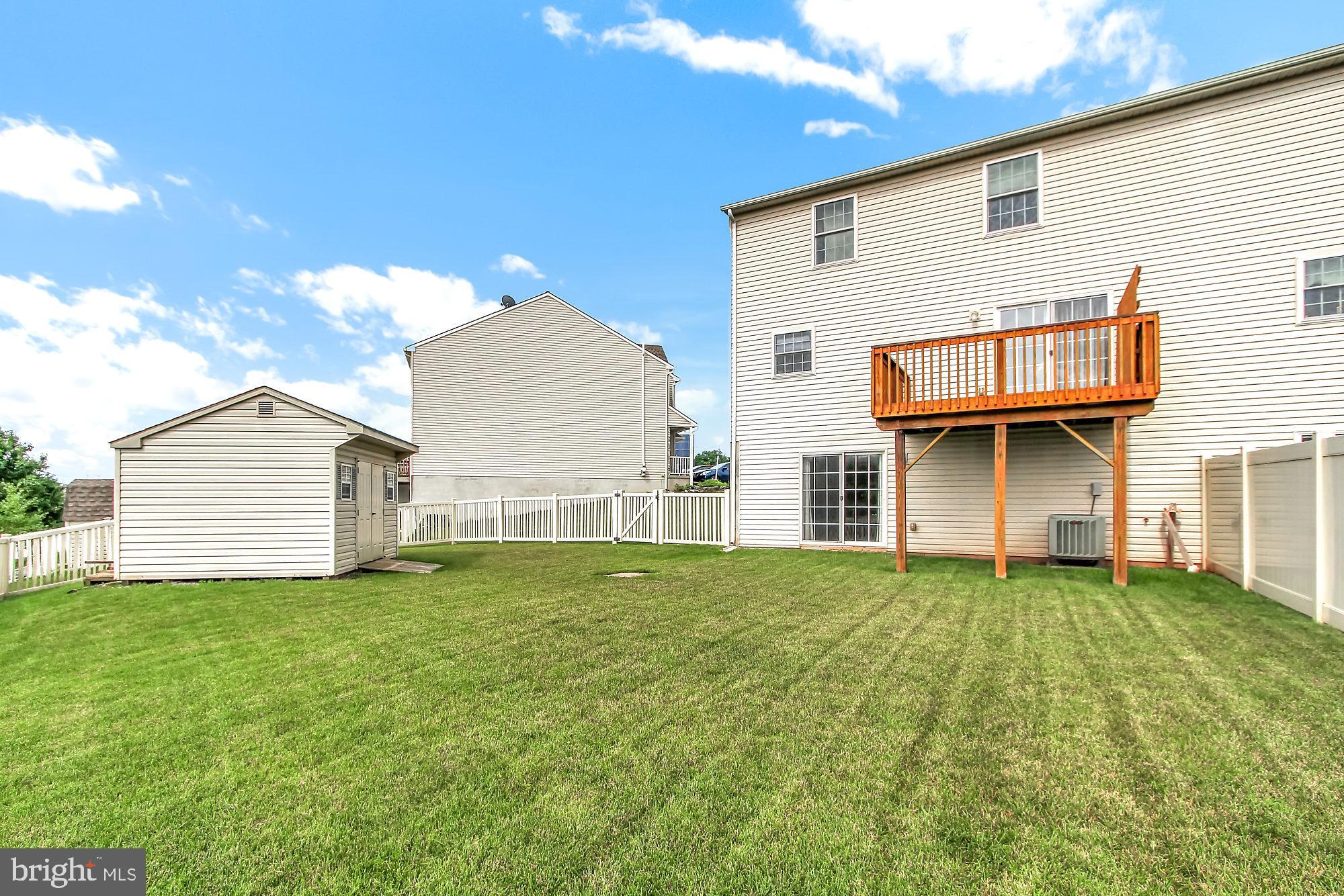 ASHCOMBE FARMS WEST - Residential