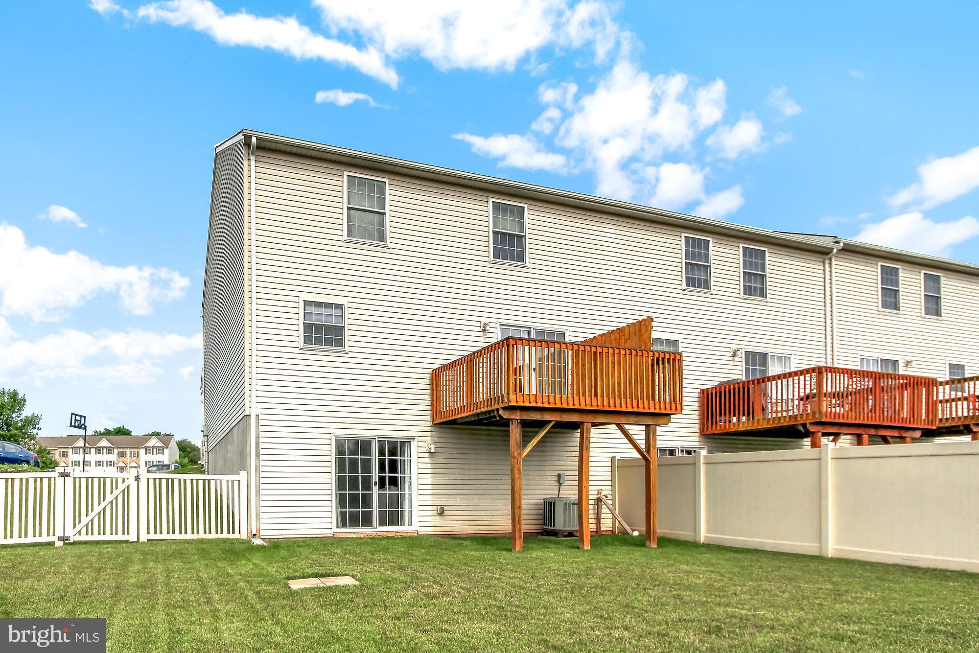 ASHCOMBE FARMS WEST - Residential