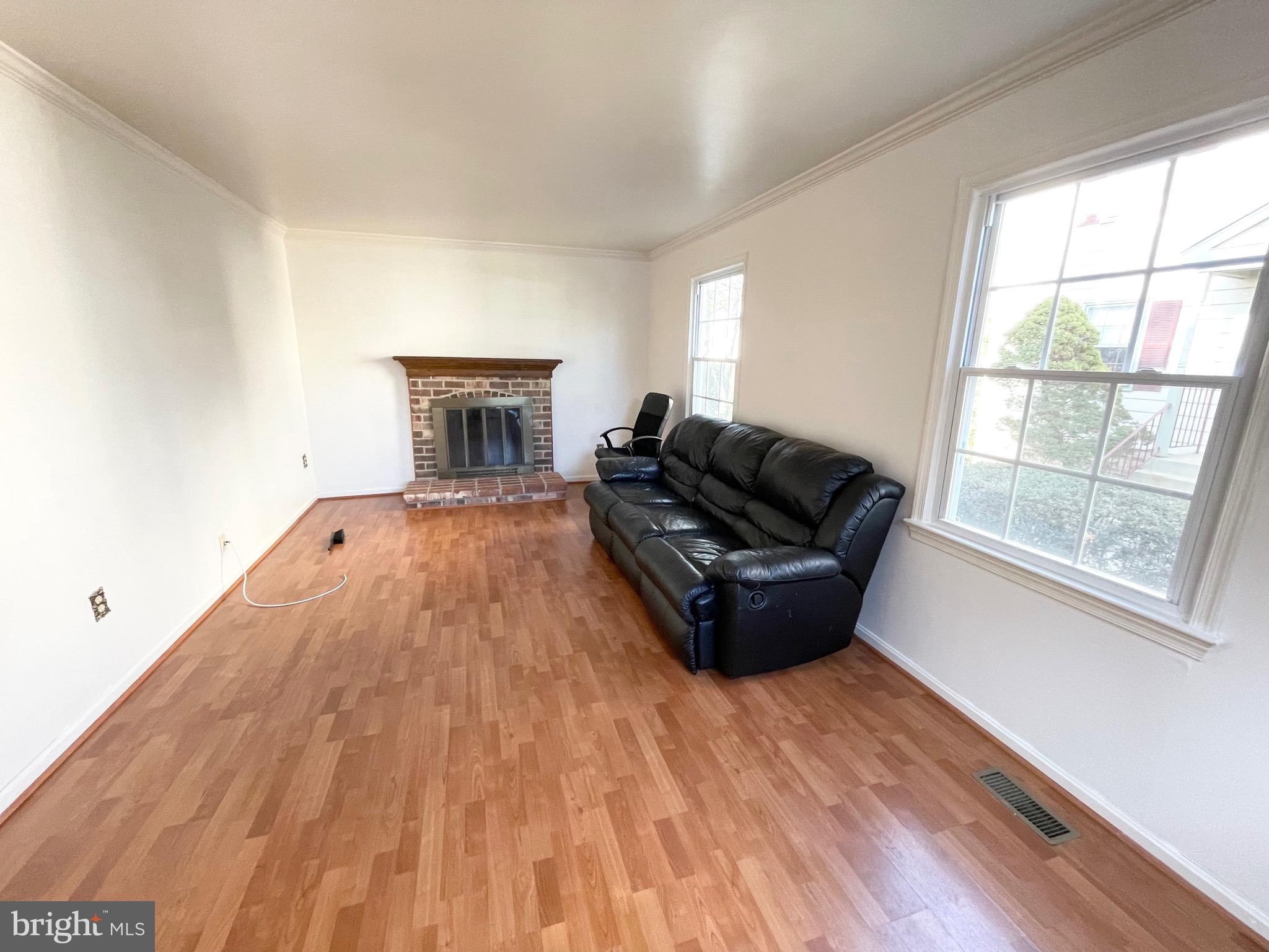 COURTS OF CHANDON - Residential Lease