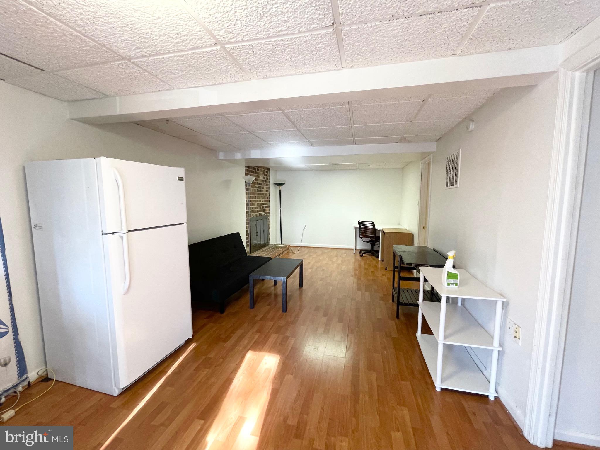 COURTS OF CHANDON - Residential Lease