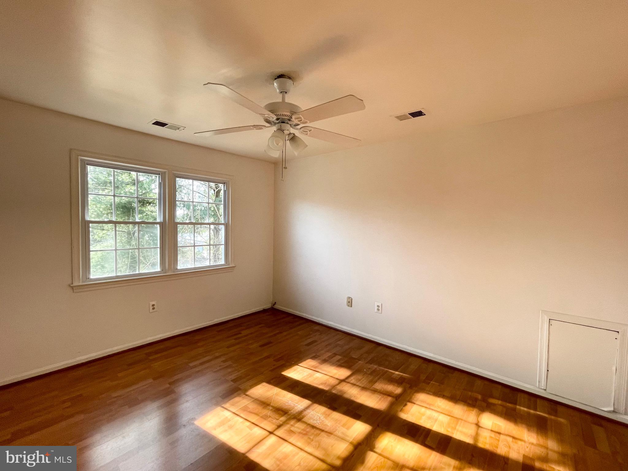 COURTS OF CHANDON - Residential Lease
