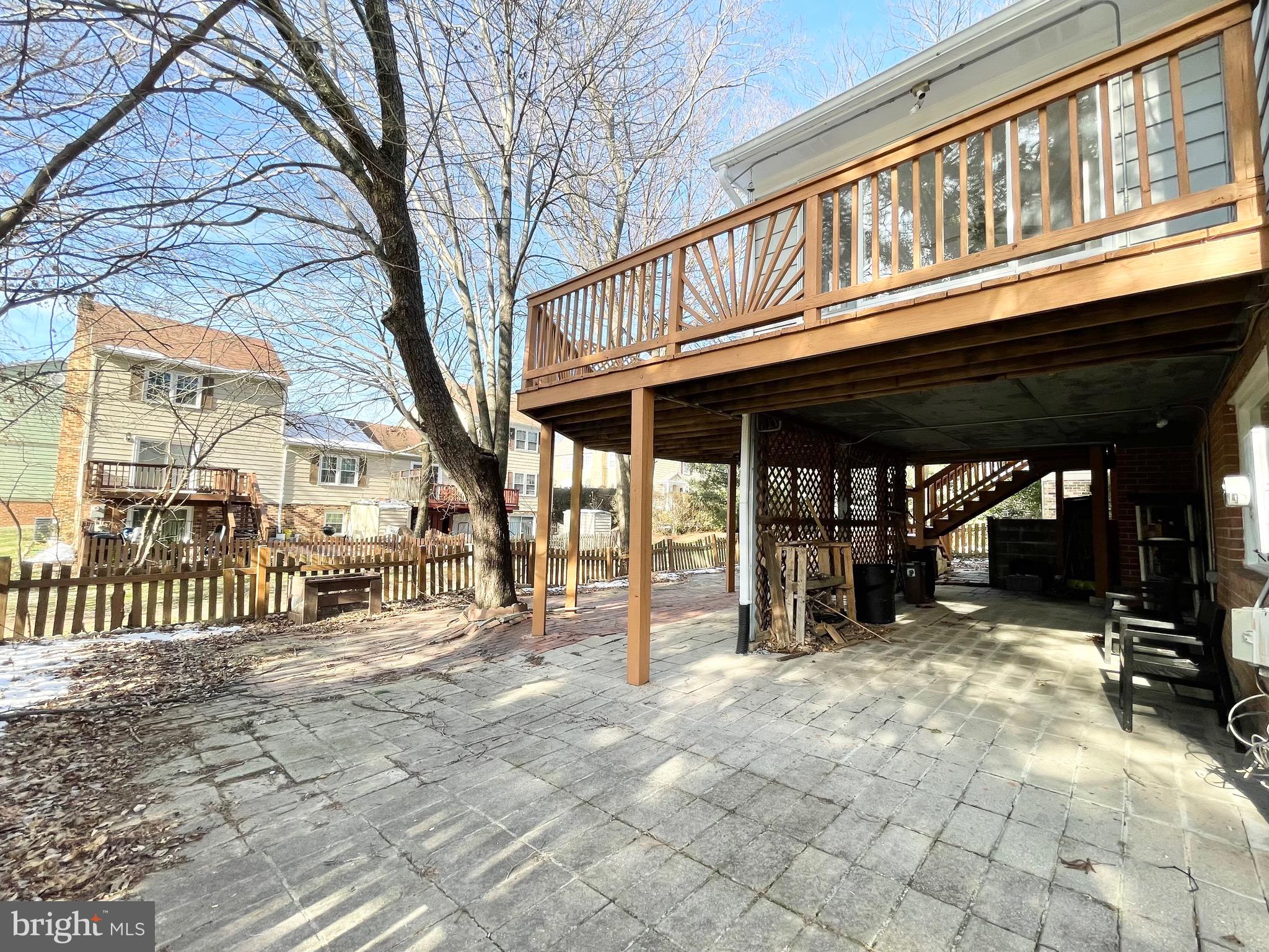 COURTS OF CHANDON - Residential Lease