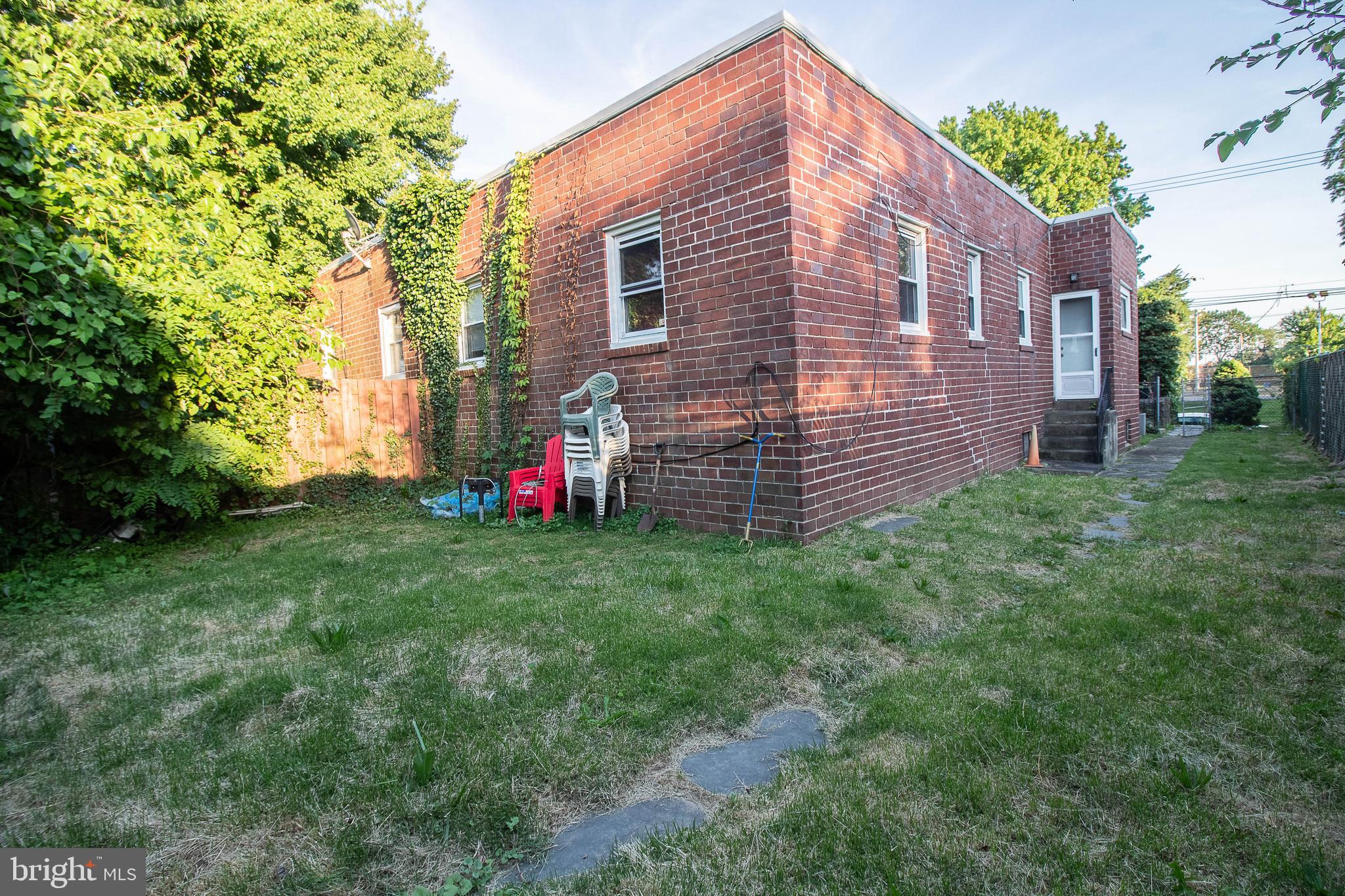 EAST OAK LANE - Residential