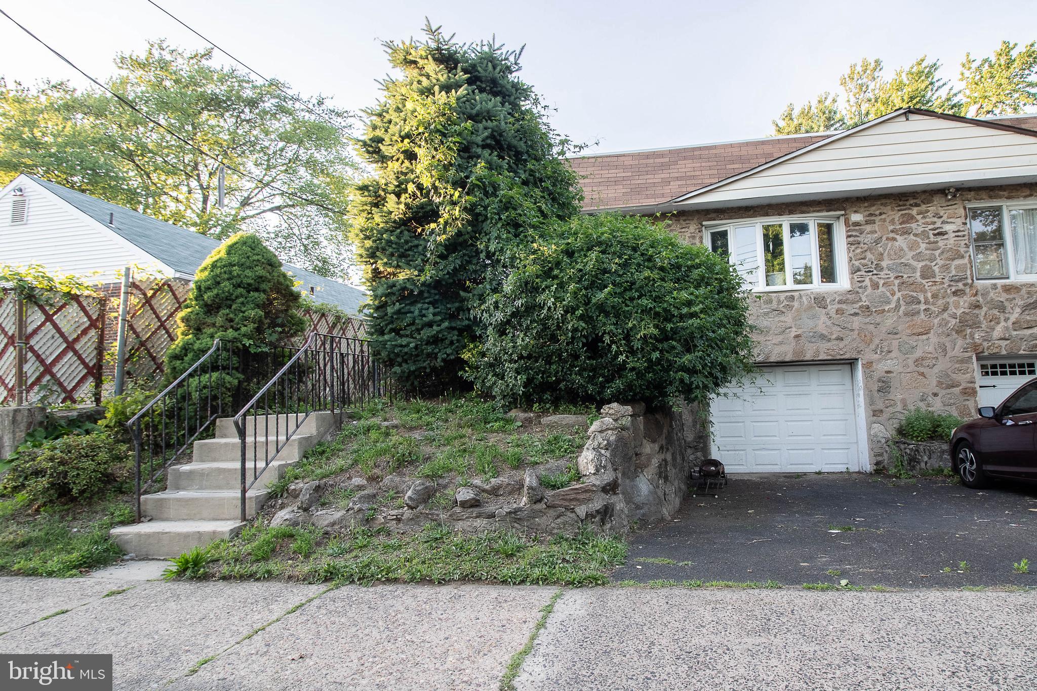 EAST OAK LANE - Residential