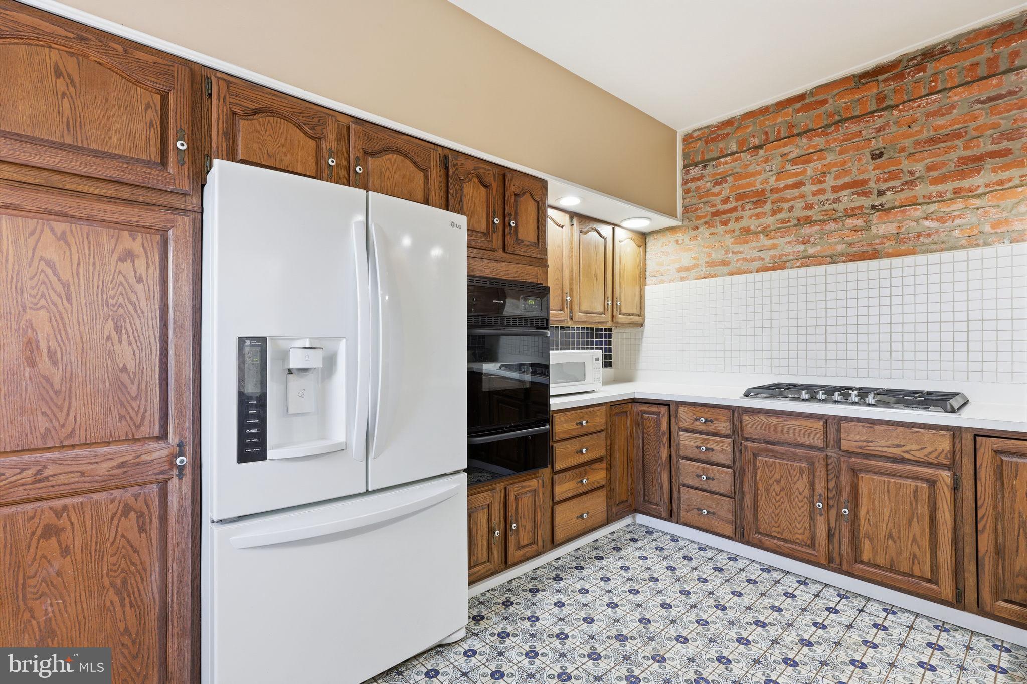 JENKINTOWN - Residential