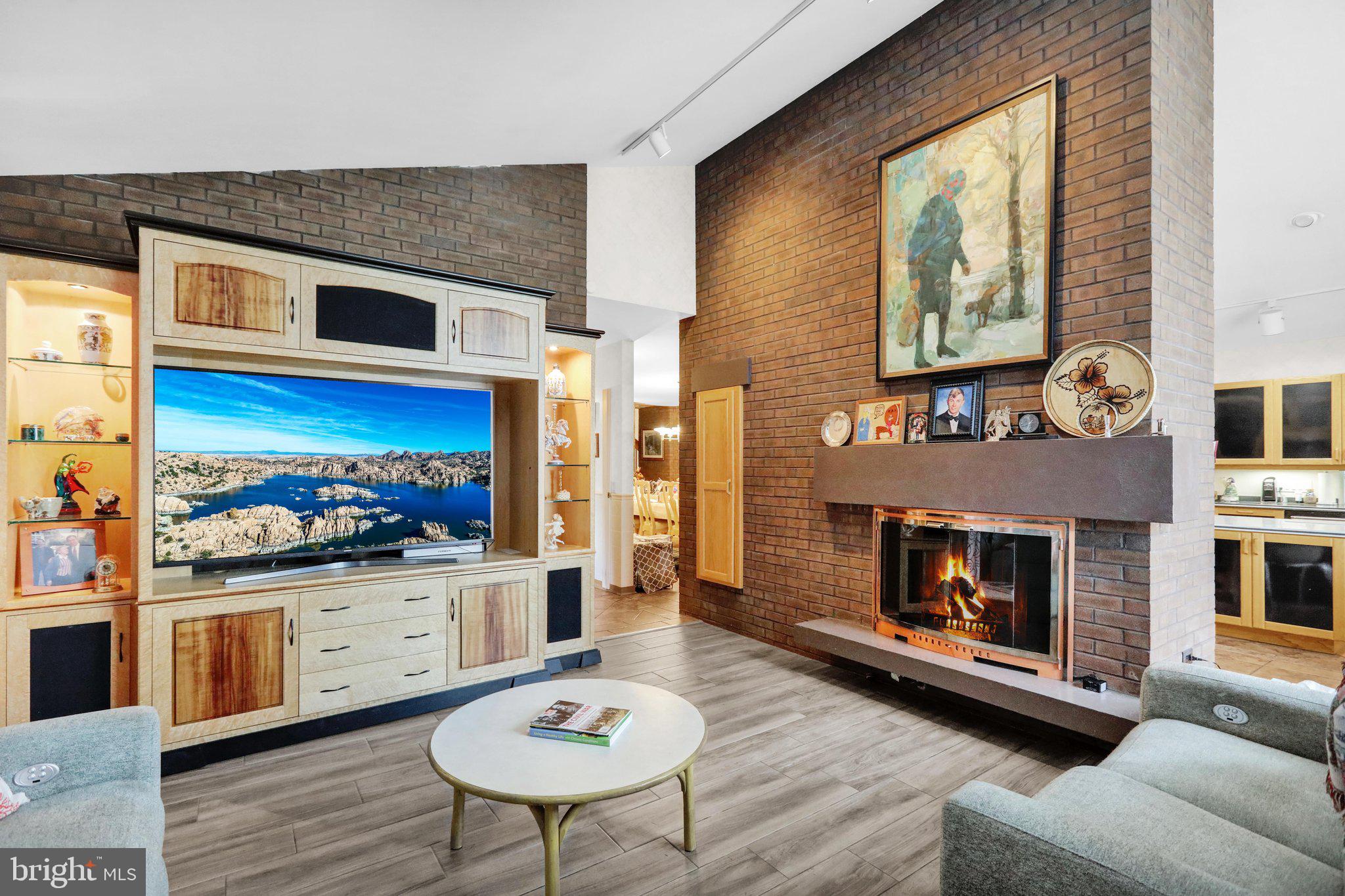 BIRDLAND - Residential