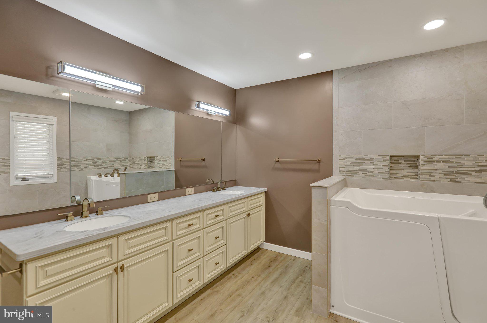 BIRDLAND - Residential