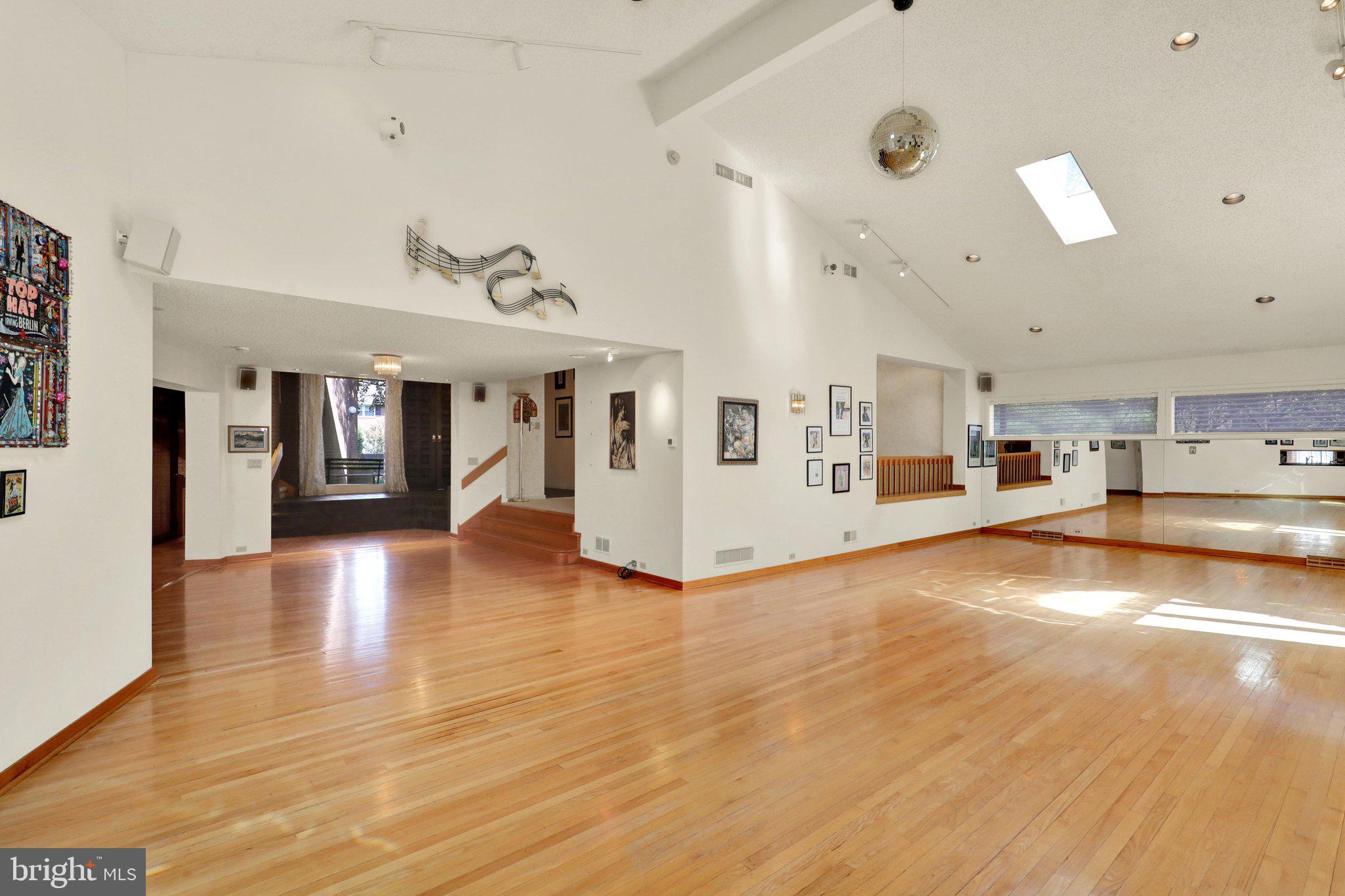 BIRDLAND - Residential