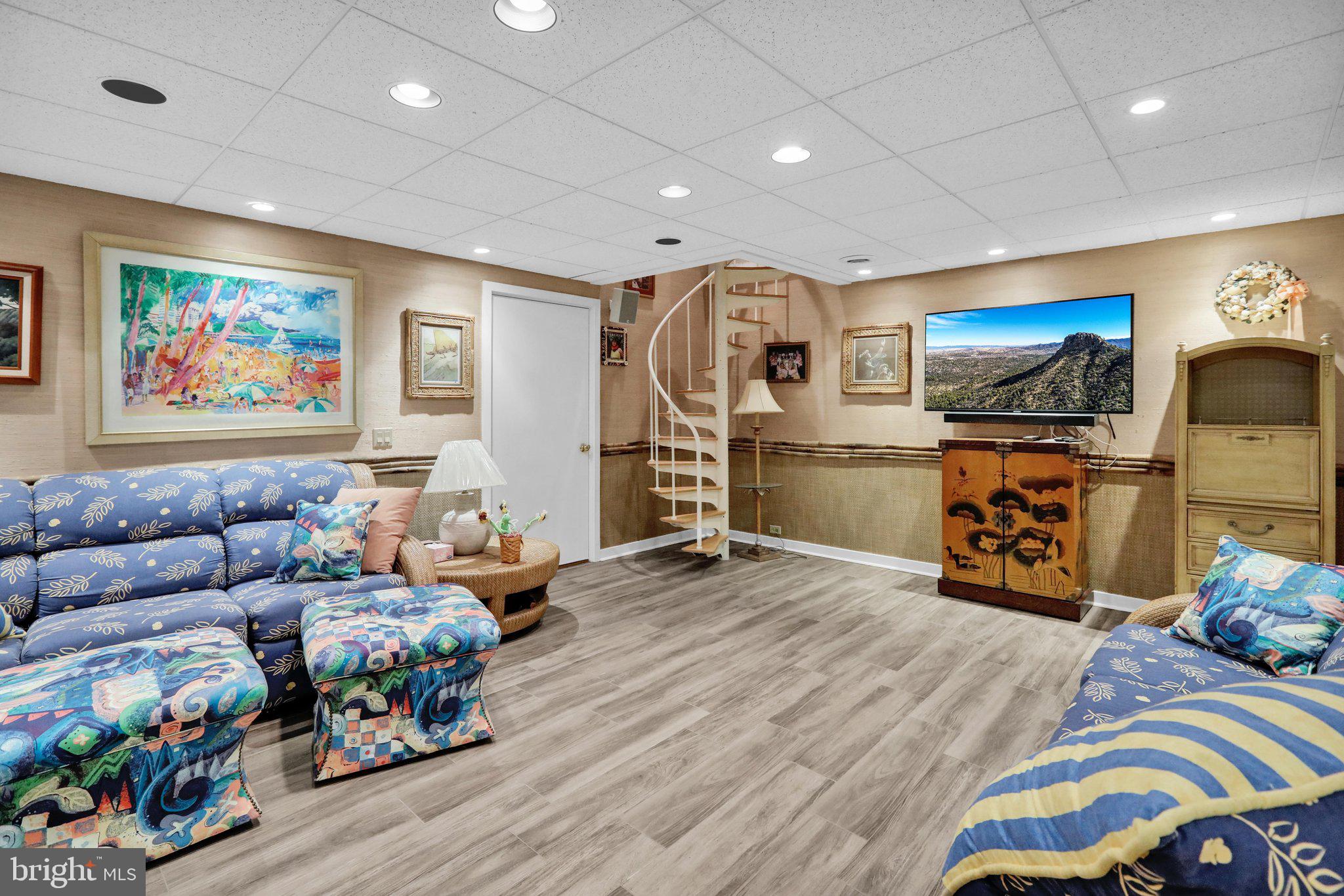 BIRDLAND - Residential