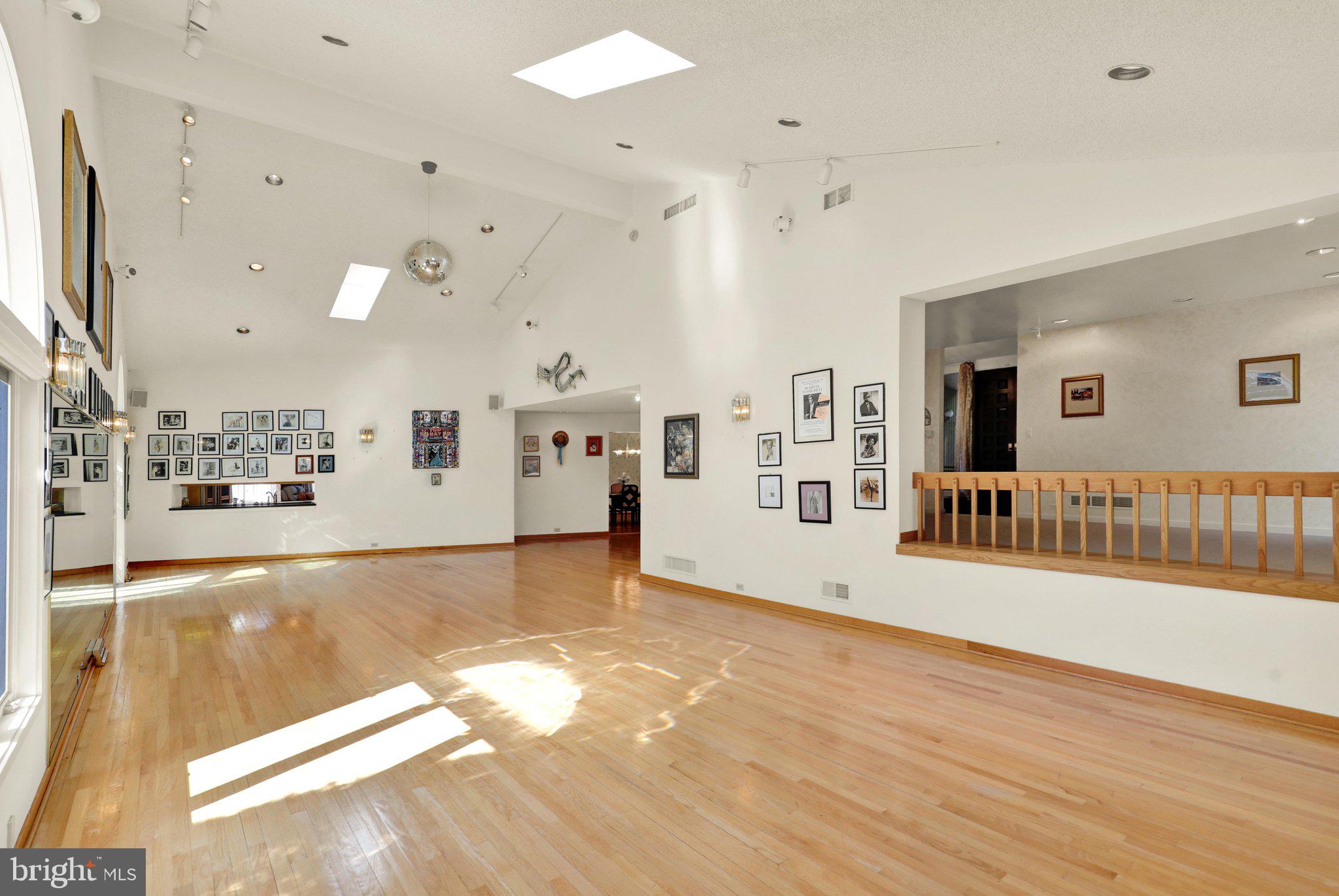 BIRDLAND - Residential
