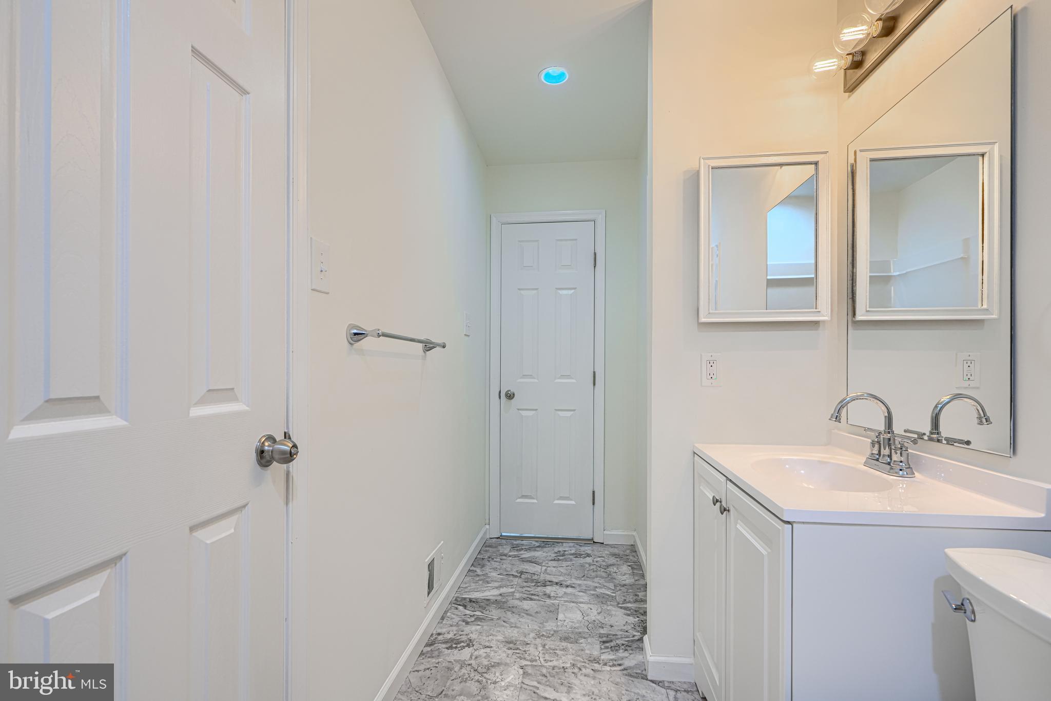 ROBINS GLENN - Residential