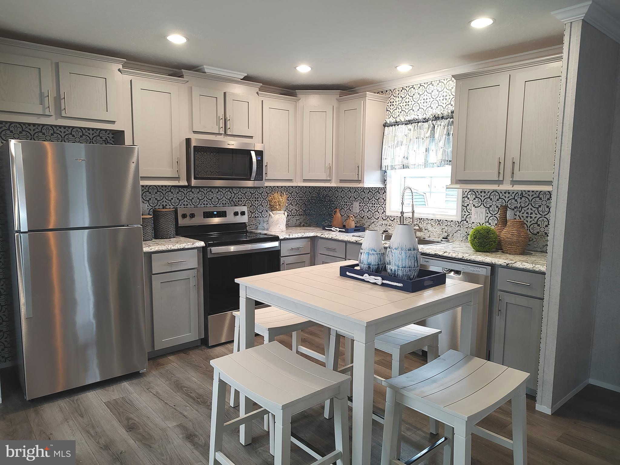 COLONIAL EAST MHP - Residential