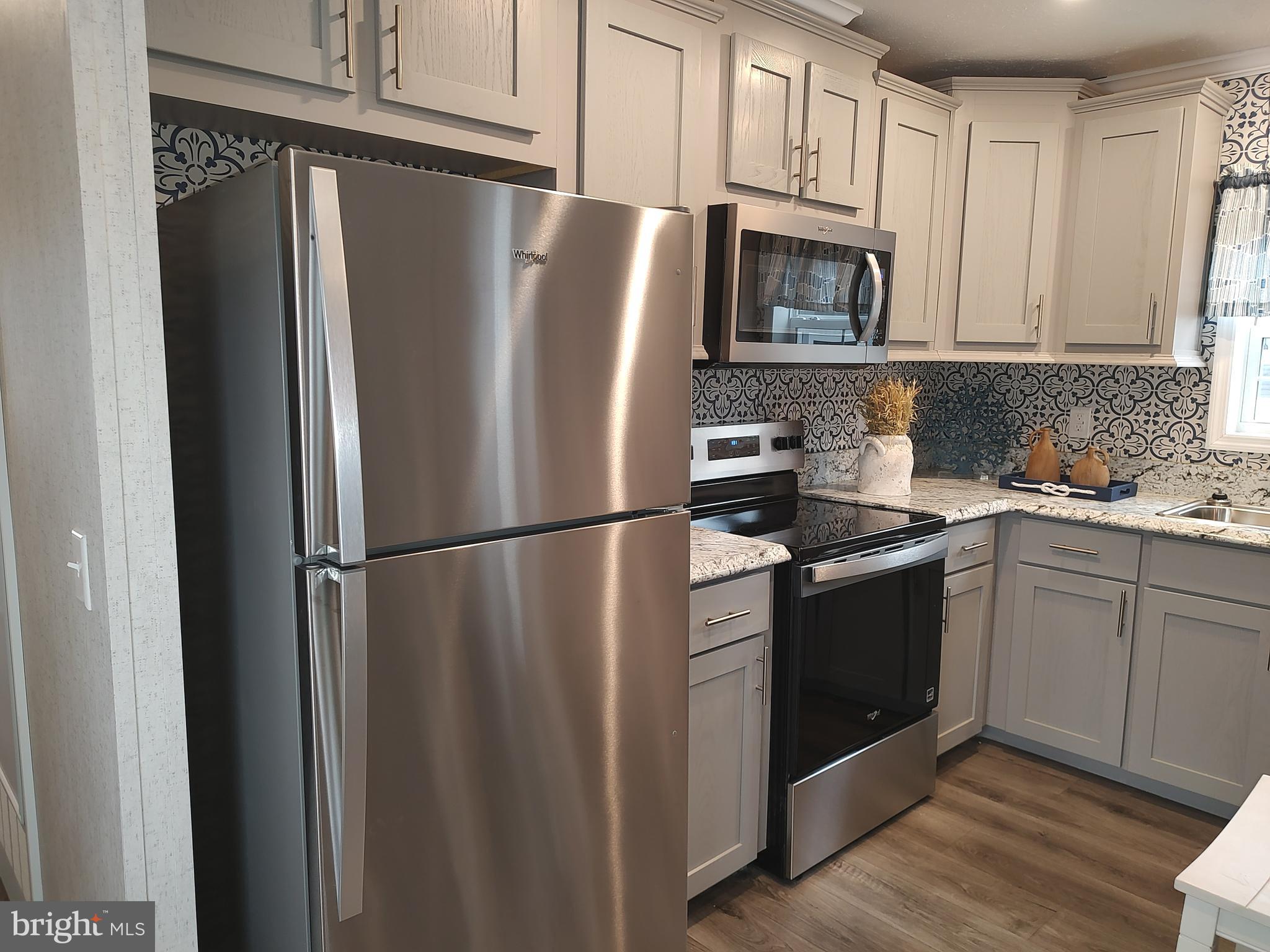 COLONIAL EAST MHP - Residential