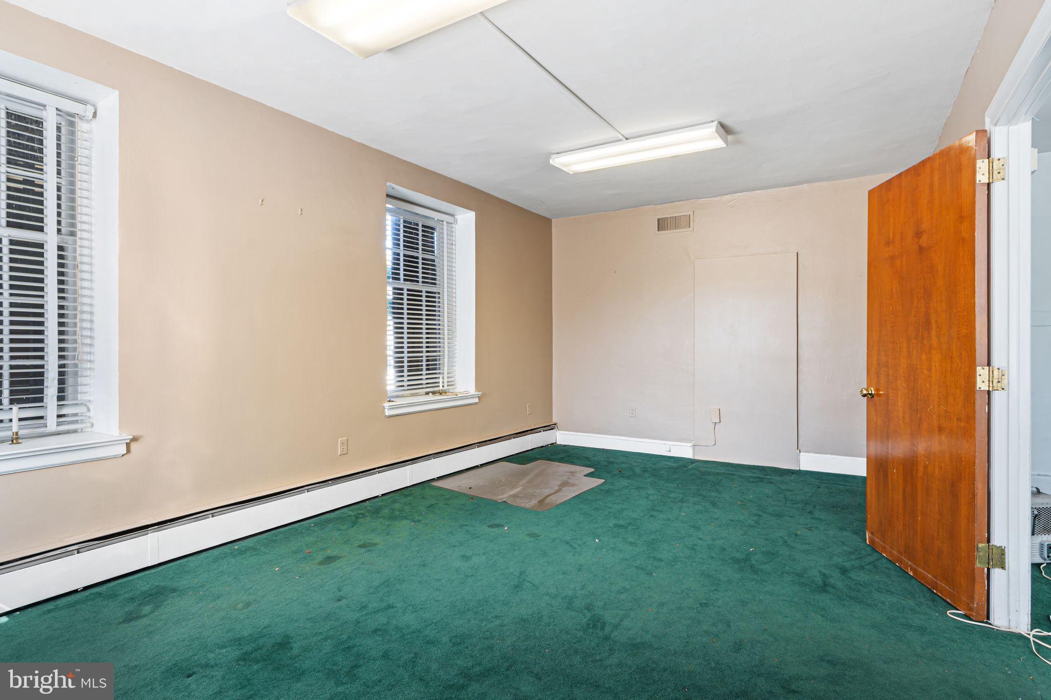 GERMANTOWN - Commercial Sale