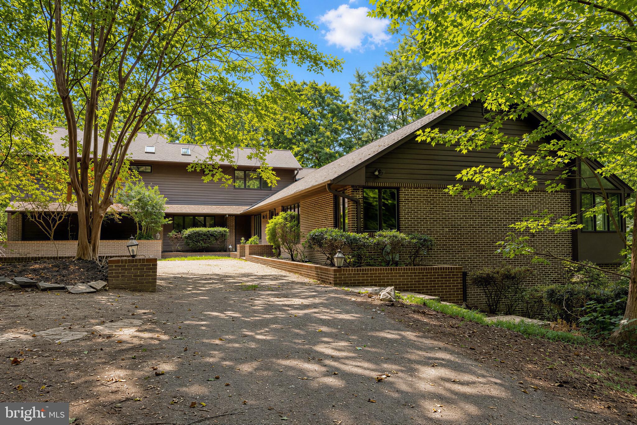 ROLLING HILLS - Residential