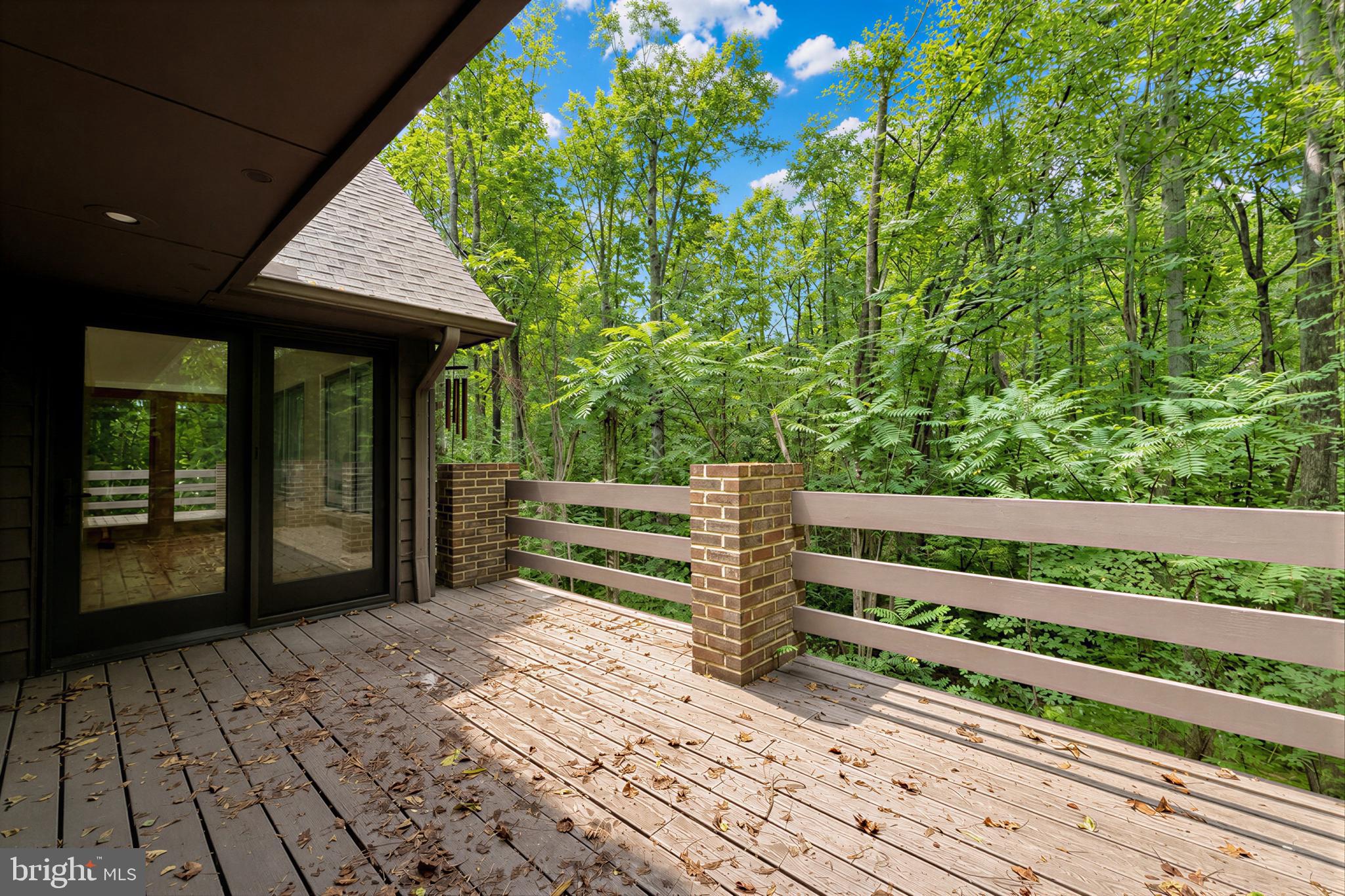 ROLLING HILLS - Residential