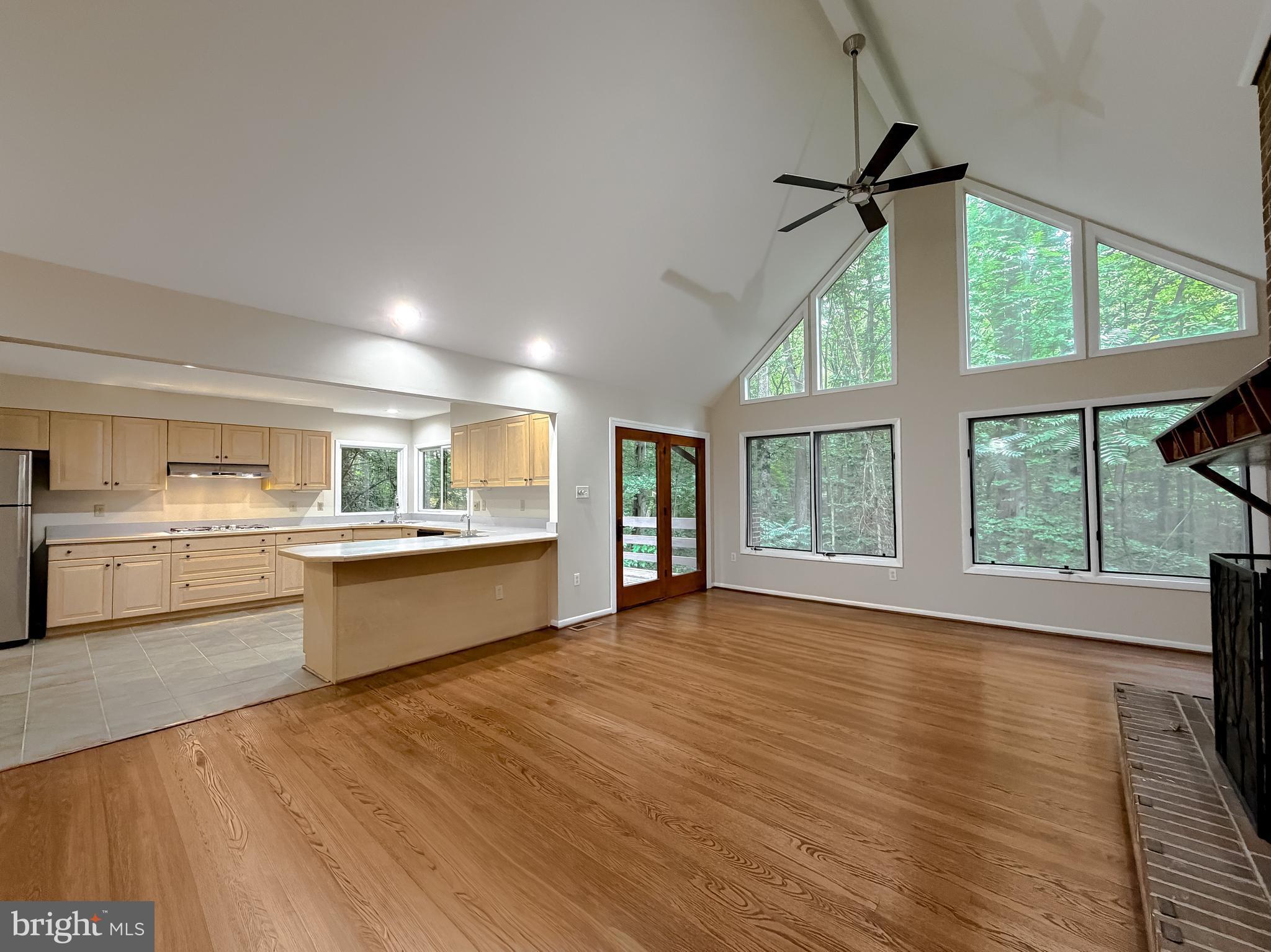 ROLLING HILLS - Residential