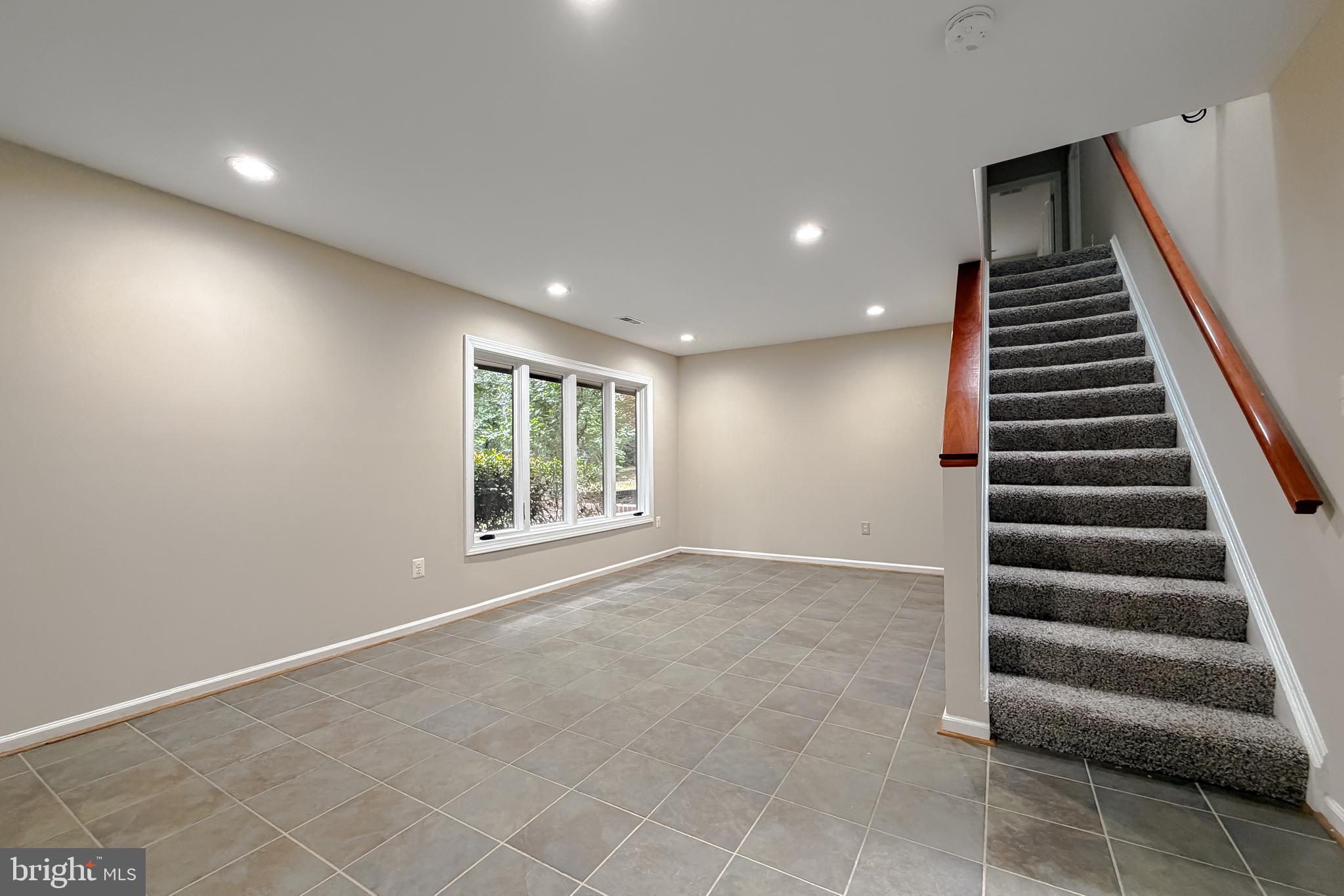 ROLLING HILLS - Residential