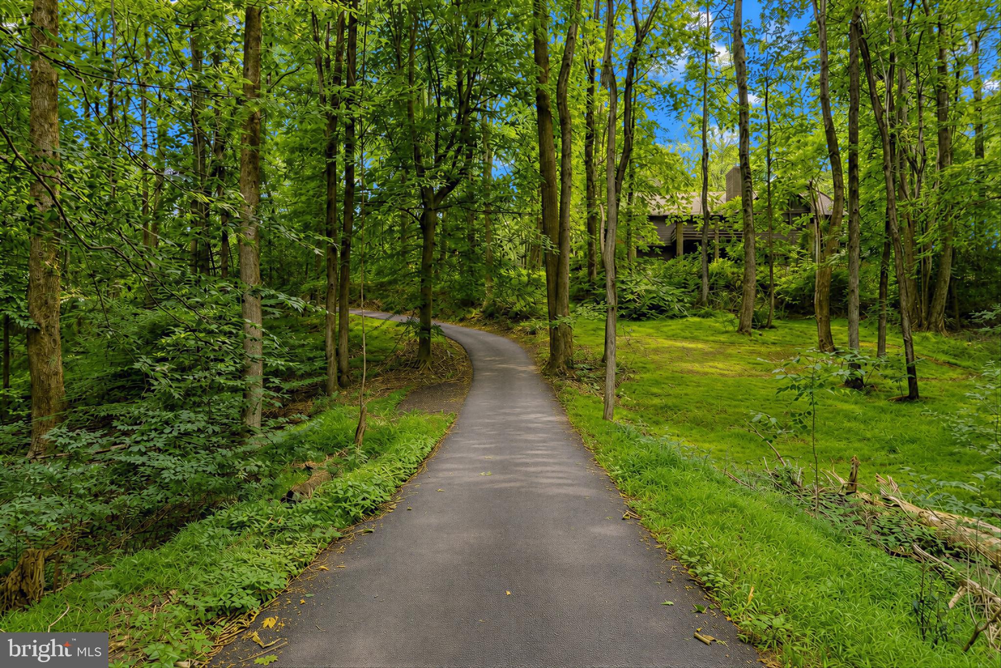 ROLLING HILLS - Residential