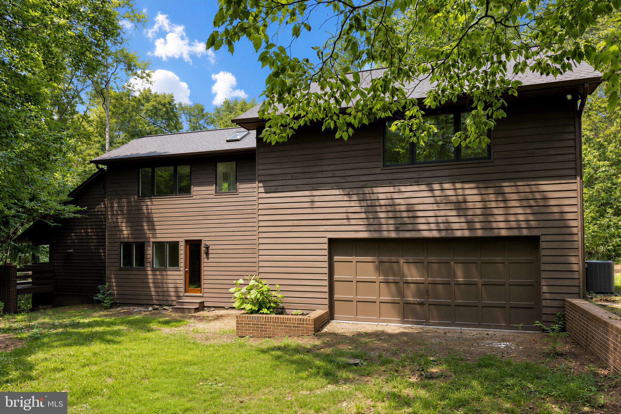 ROLLING HILLS - Residential