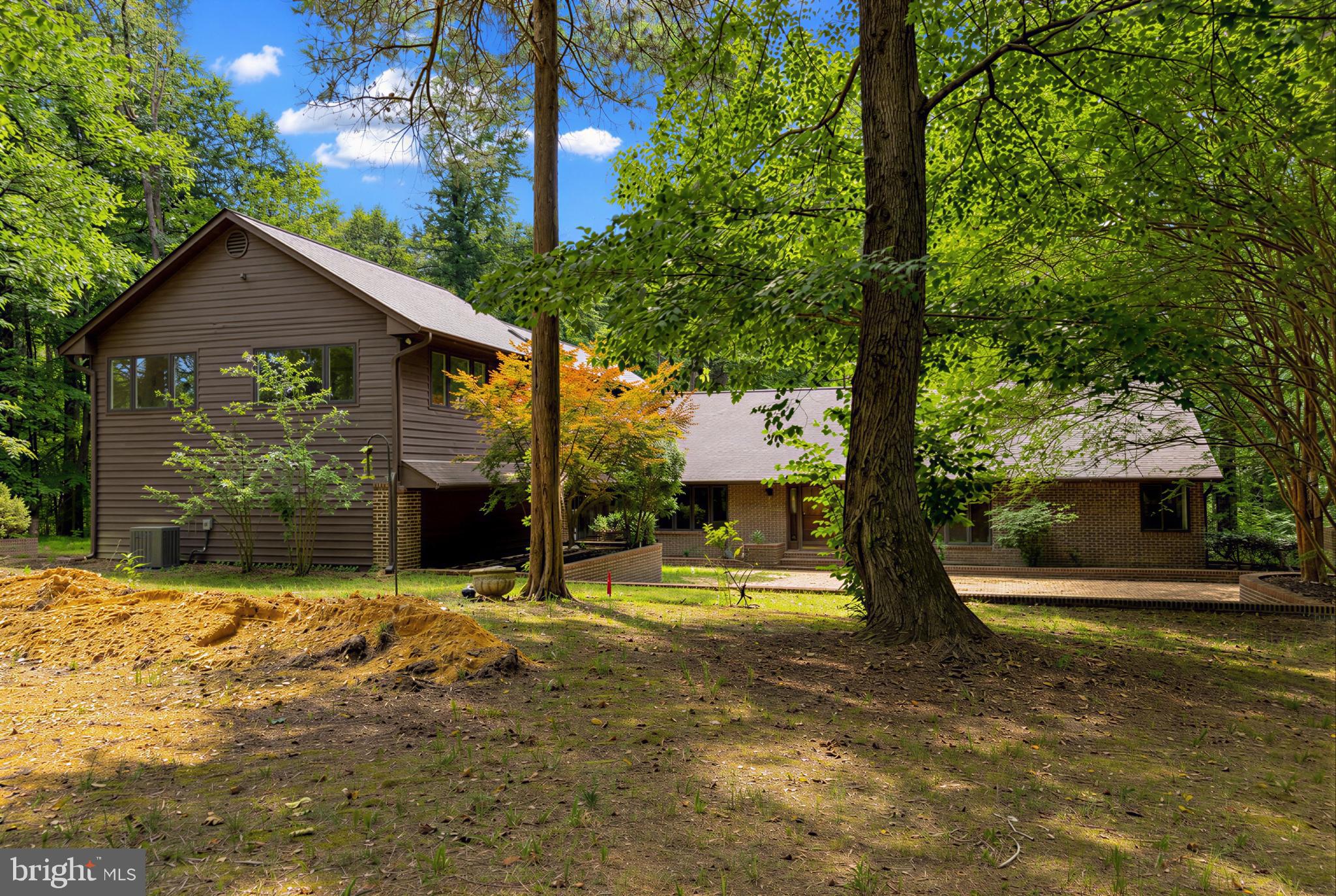 ROLLING HILLS - Residential
