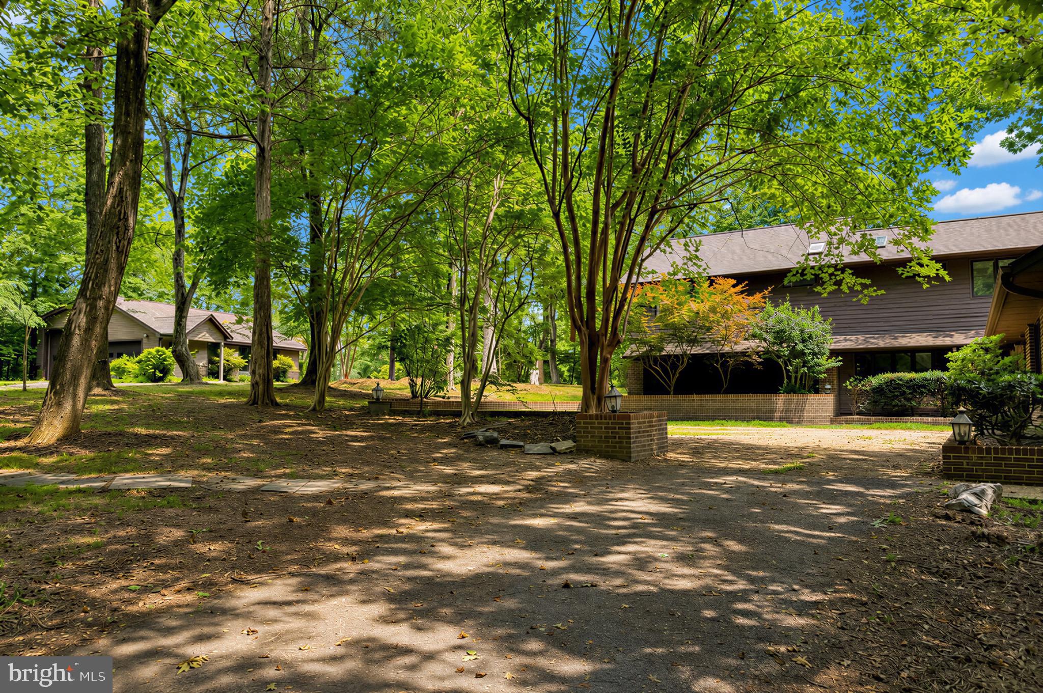 ROLLING HILLS - Residential