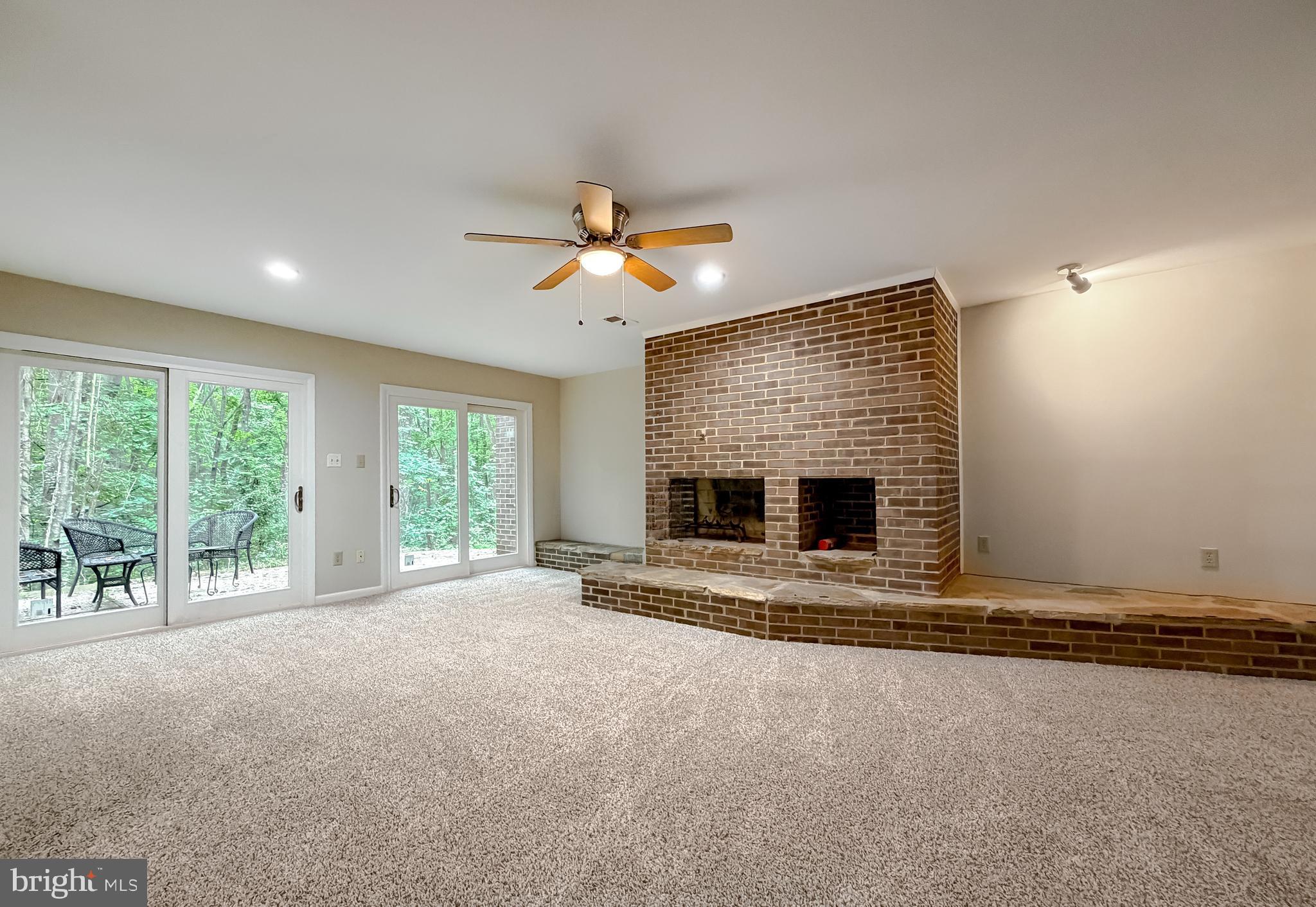 ROLLING HILLS - Residential