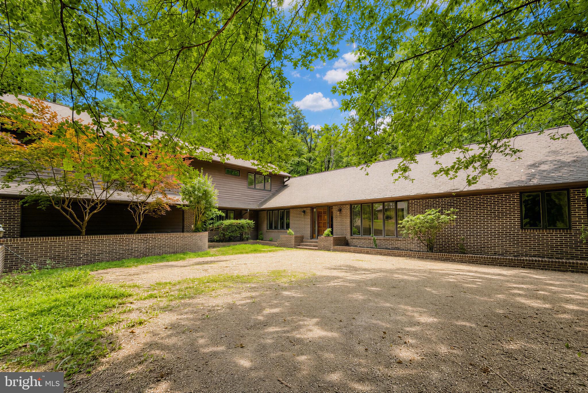 ROLLING HILLS - Residential