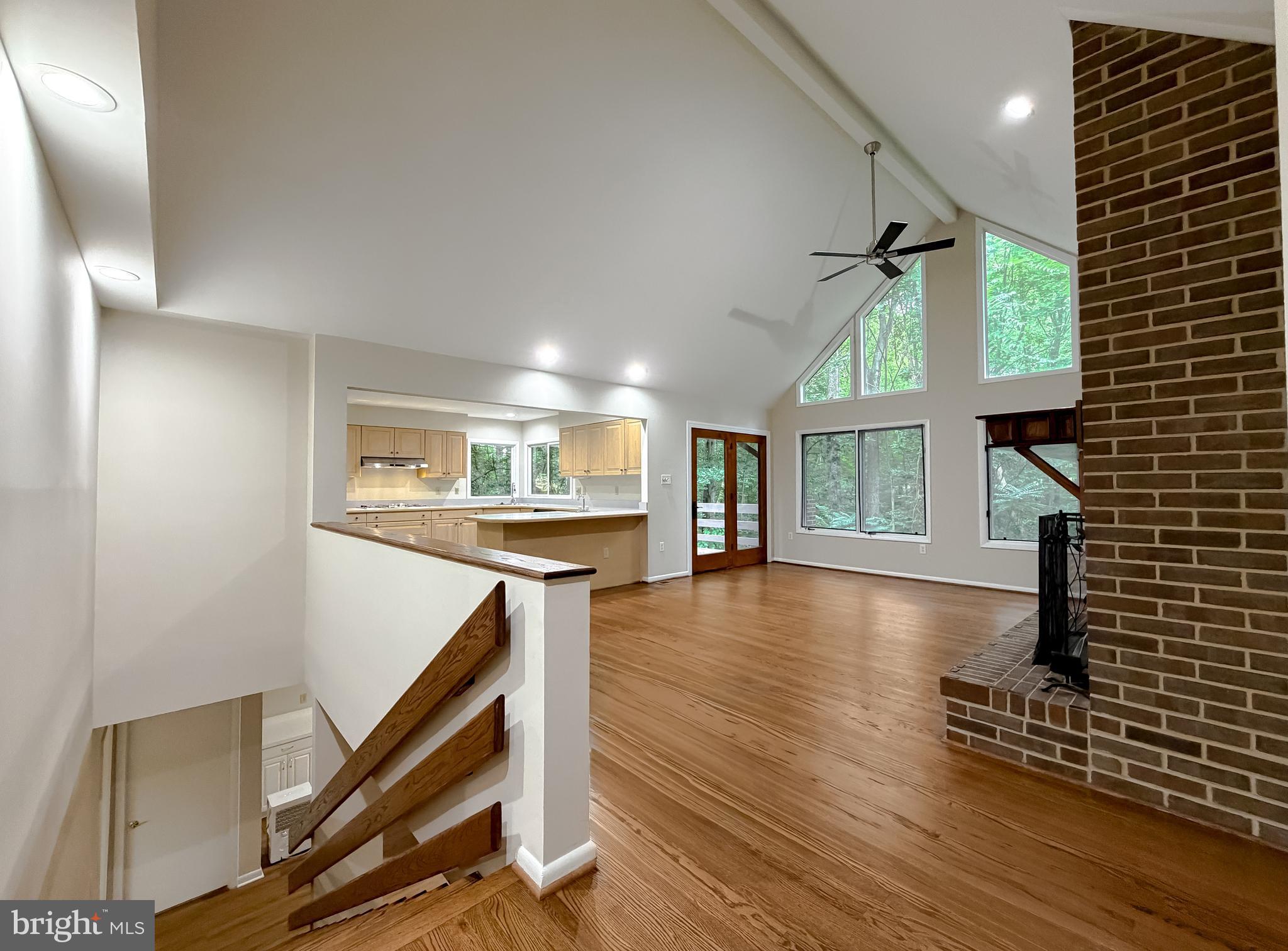 ROLLING HILLS - Residential
