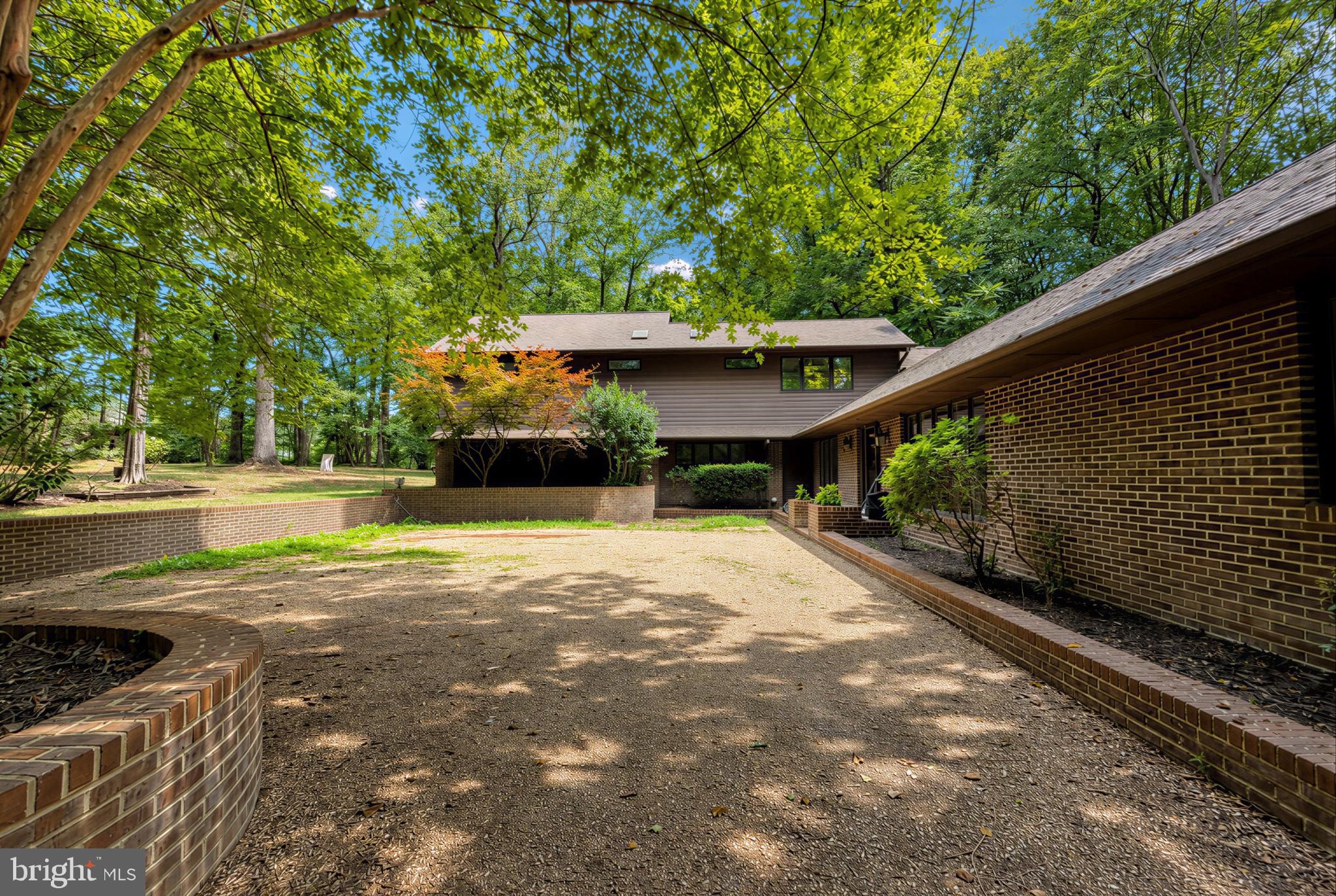 ROLLING HILLS - Residential